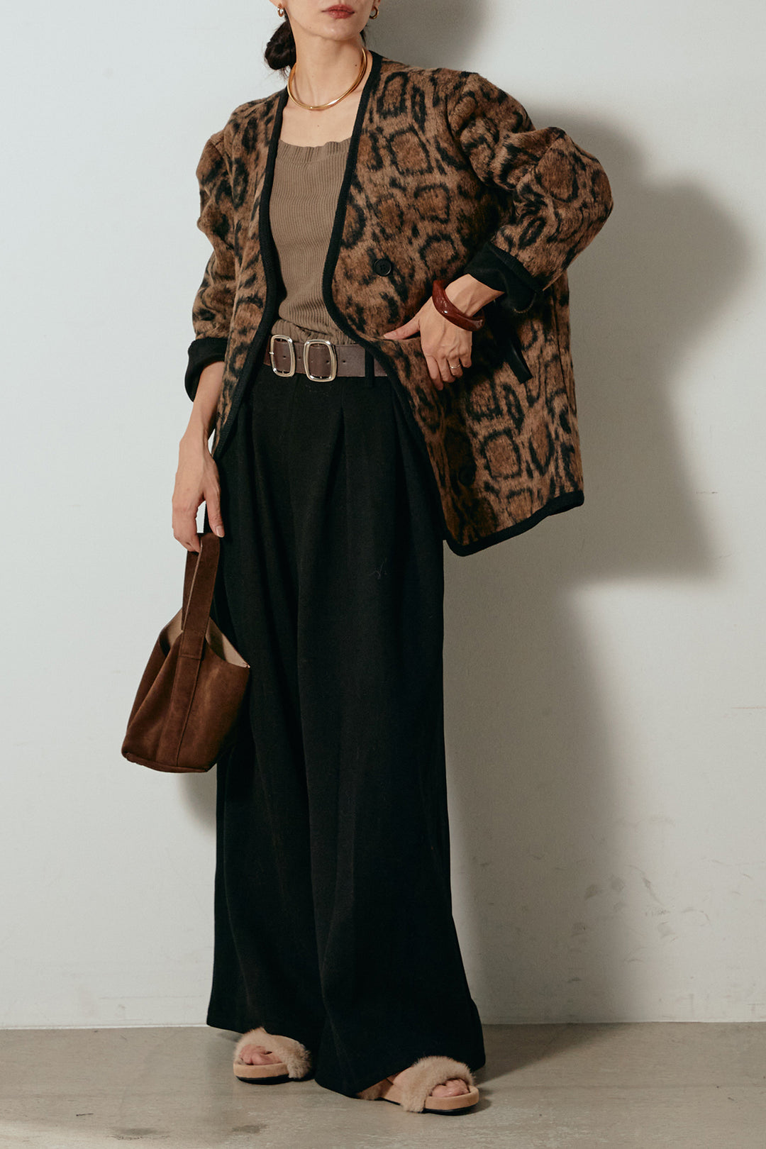 [SET]ノーカラーレオパード柄アウター+フェイクレザー太ベルト付きタックワイドパンツ(2set)