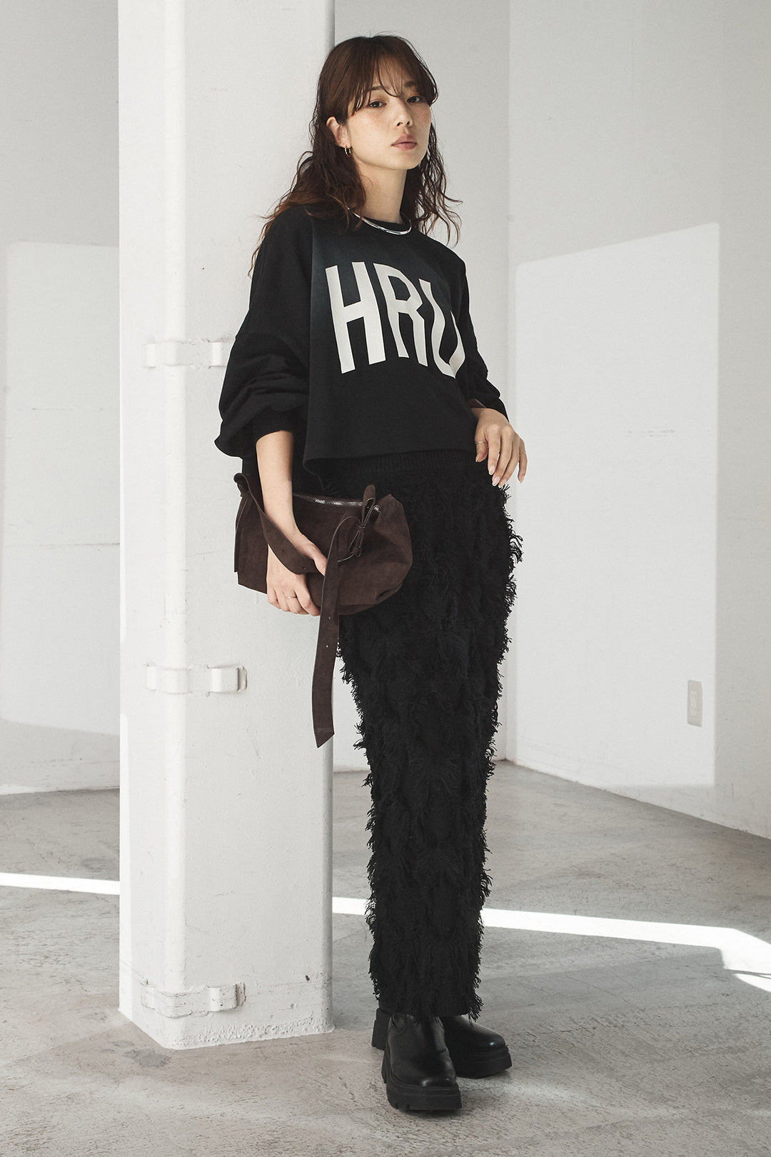 [SET]ビッグロゴHRU袖ボリュームトップス+カットフリンジニットタイトスカート(2set)