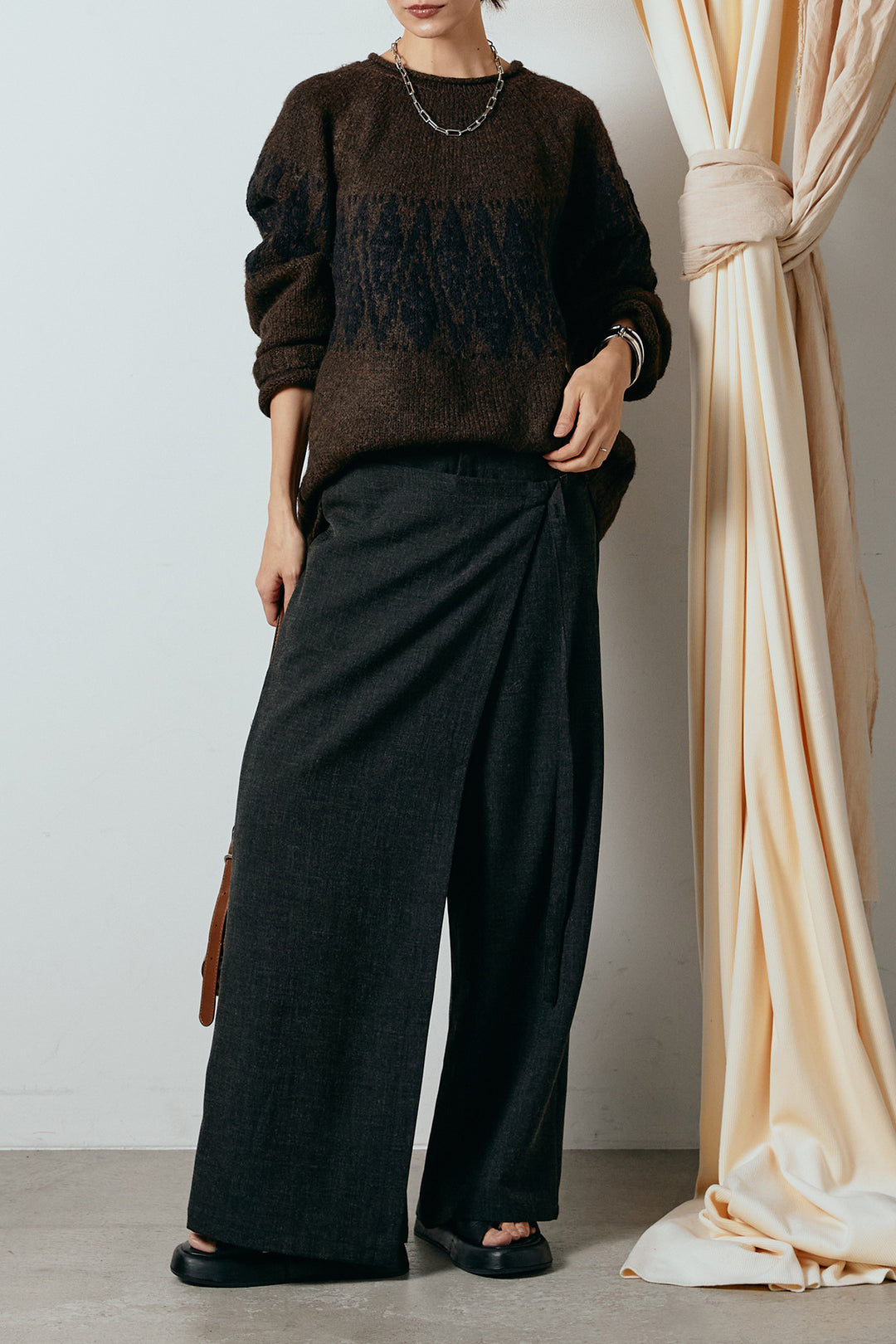 [SET]モノトーン柄ニットトップス+ラップ巻きワイドスラックス(2set)
