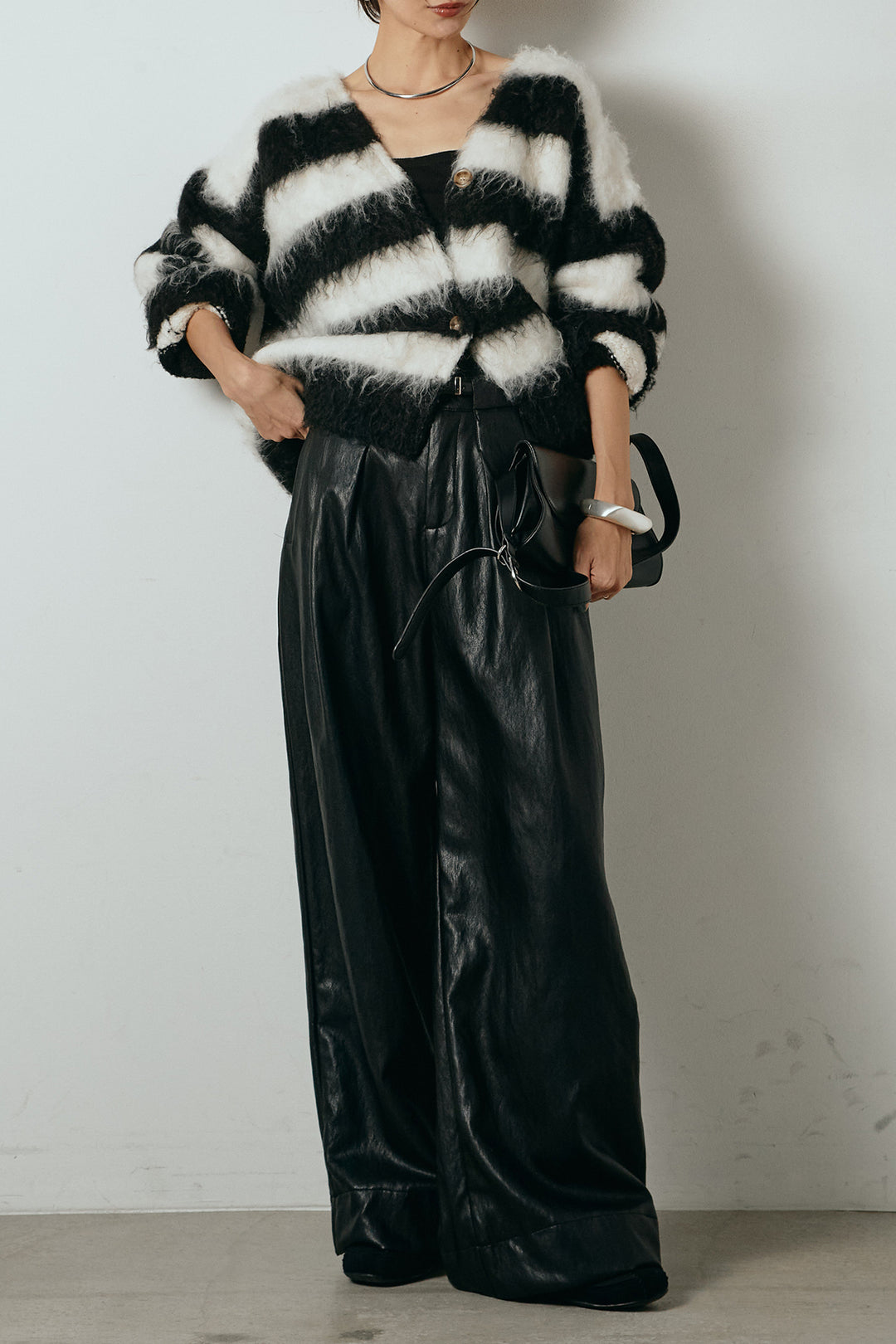 [SET]シャギーボーダー柄ニットカーディガン+ベルト付きレザーライクタックパンツ(2set)