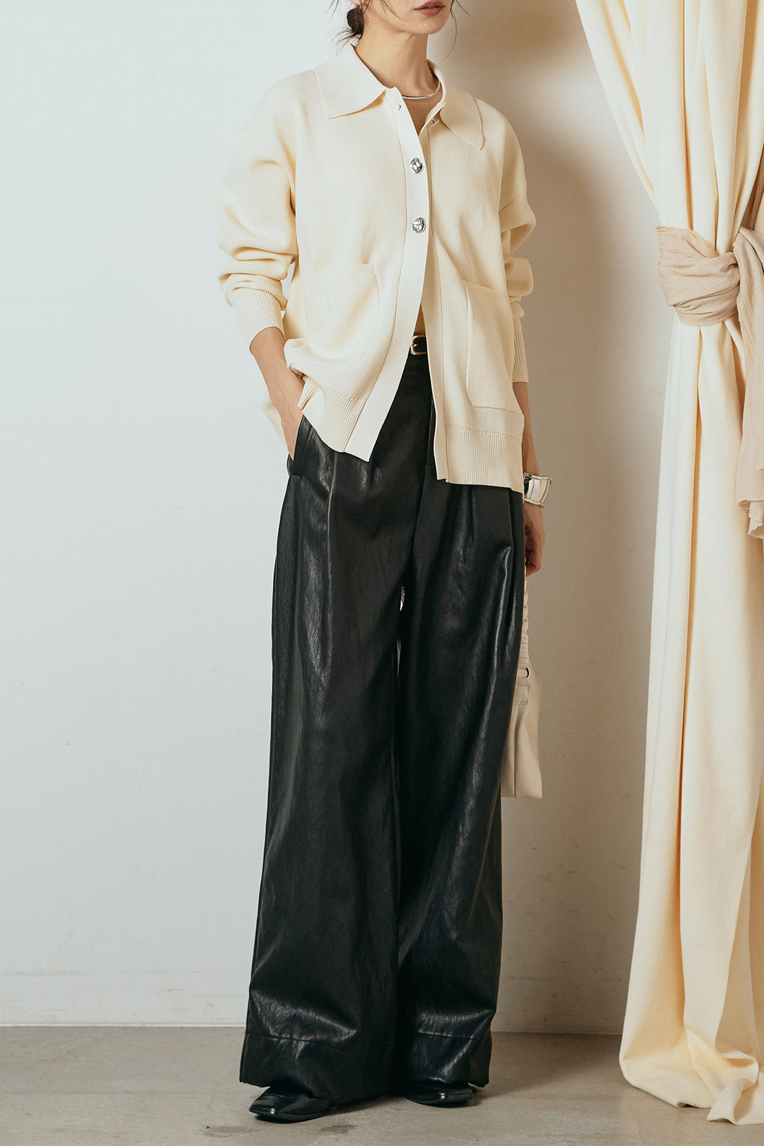 [SET]メタル釦衿付きニットカーディガン+ベルト付きレザーライクタックパンツ(2set)