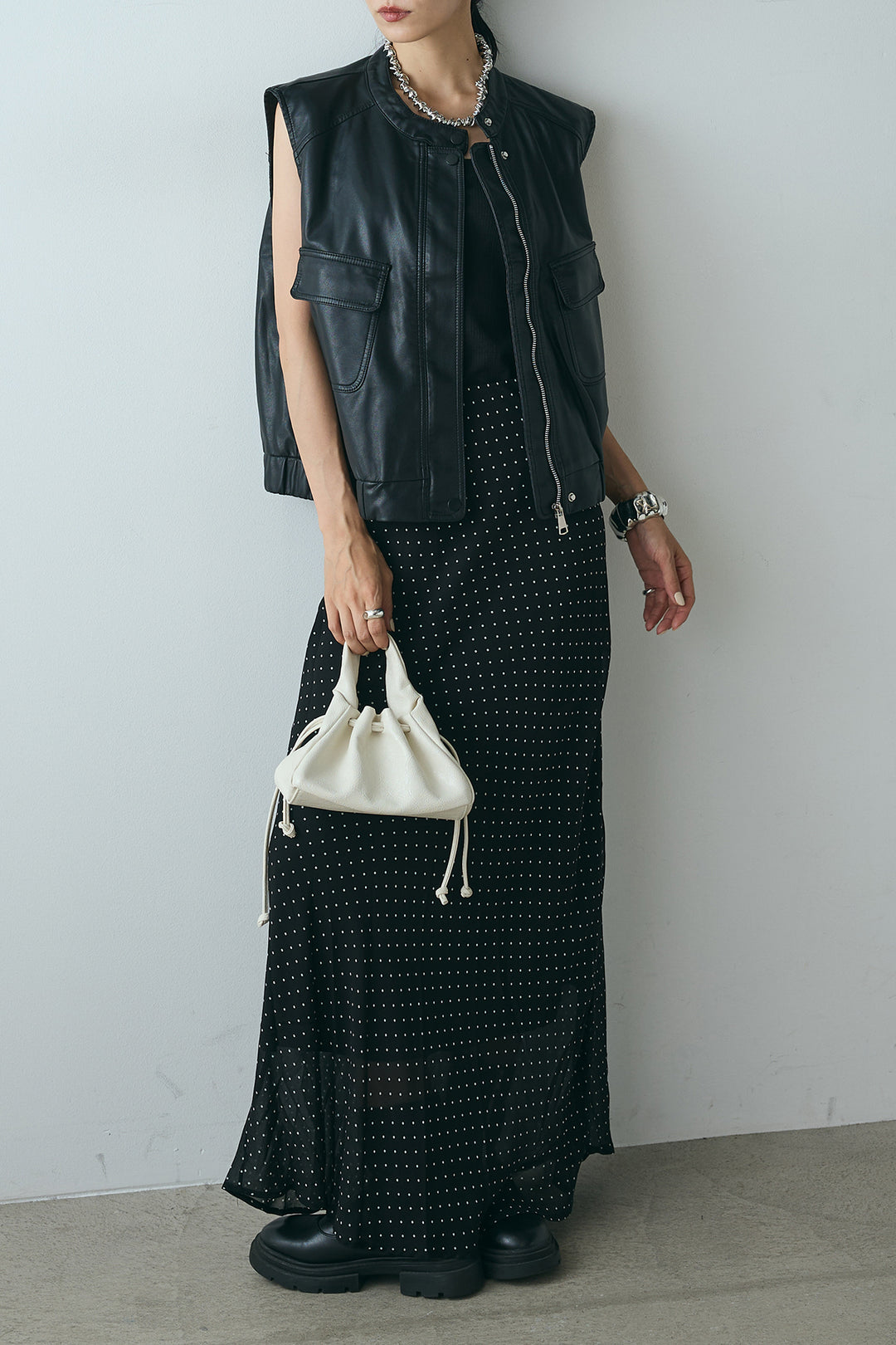 [SET]バンドカラーフェイクレザーベスト+マルチ柄シアースカート(2set)