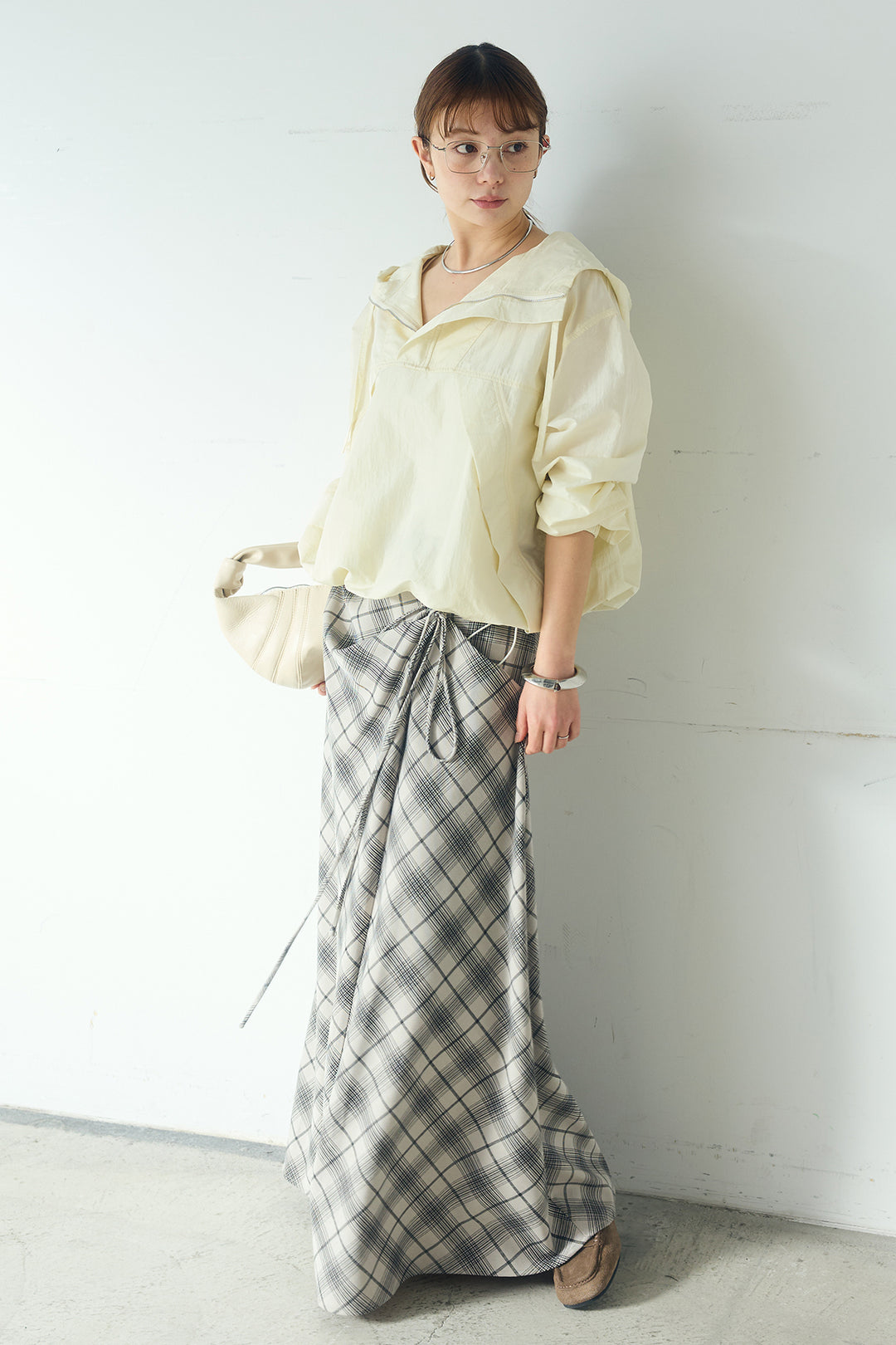 [SET]ナイロンフーディーブルゾンアウター+タータンチェック柄フロントデザインスカート(2set)