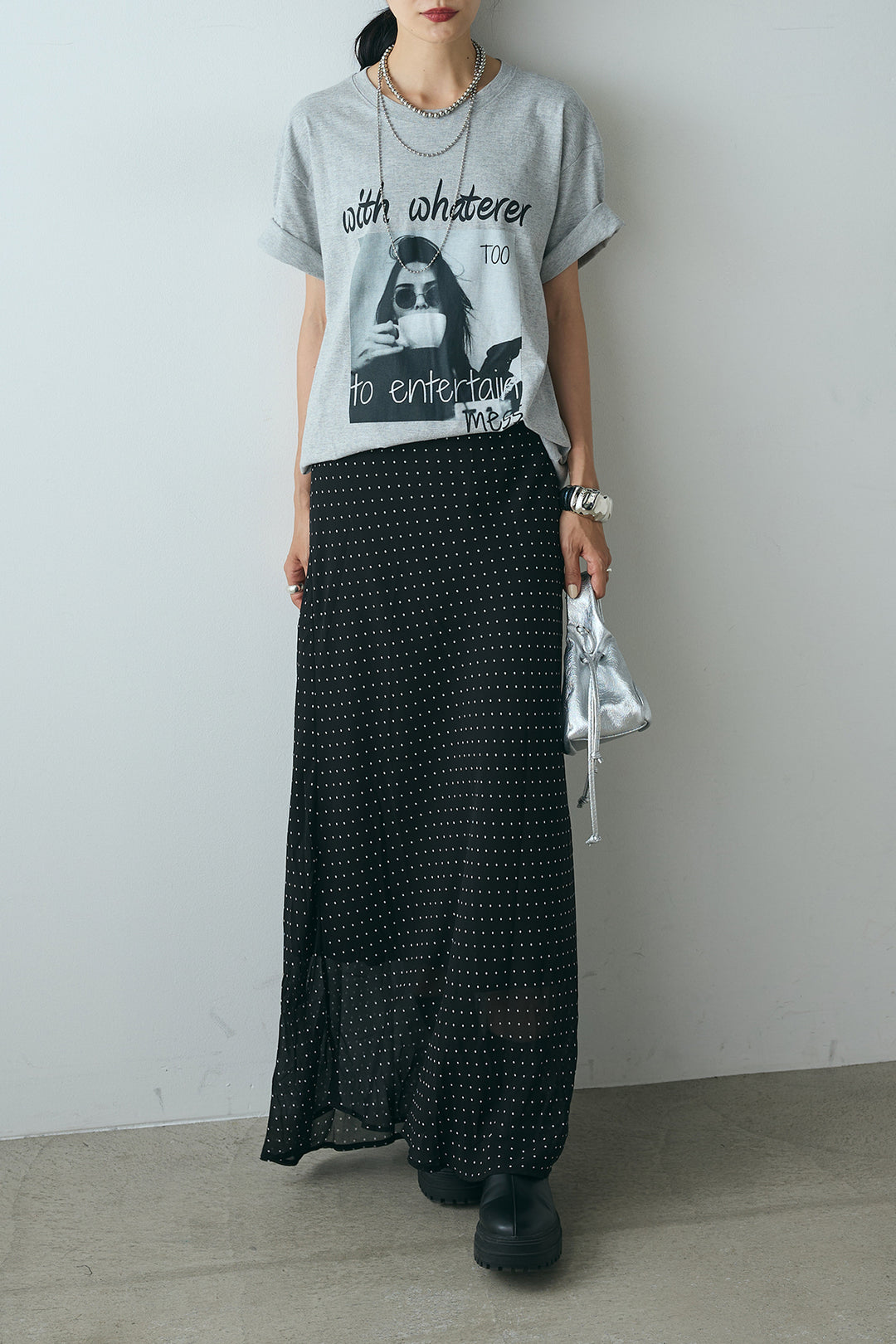 [SET]モノトーンフォトプリントTシャツ+マルチ柄シアースカート(2set)