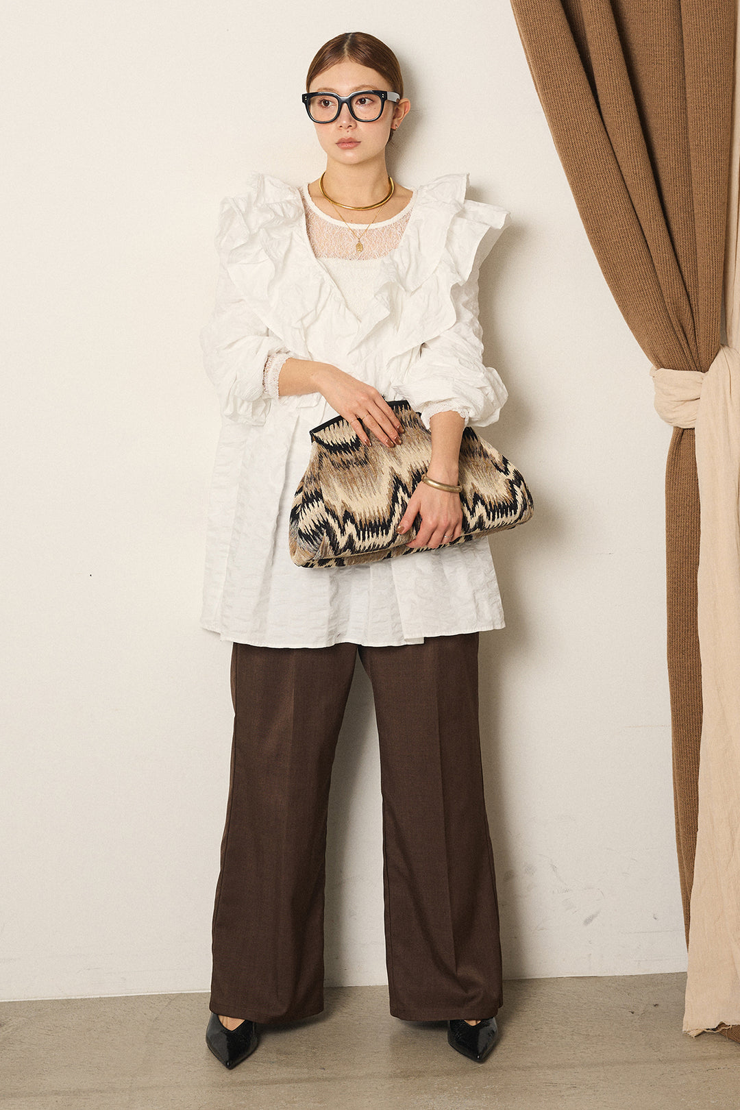 [SET]Vネックフリルカラーブラウス+ツイルスプリングカラータックパンツ+ストレッチレースクルーネックインナー(3set)