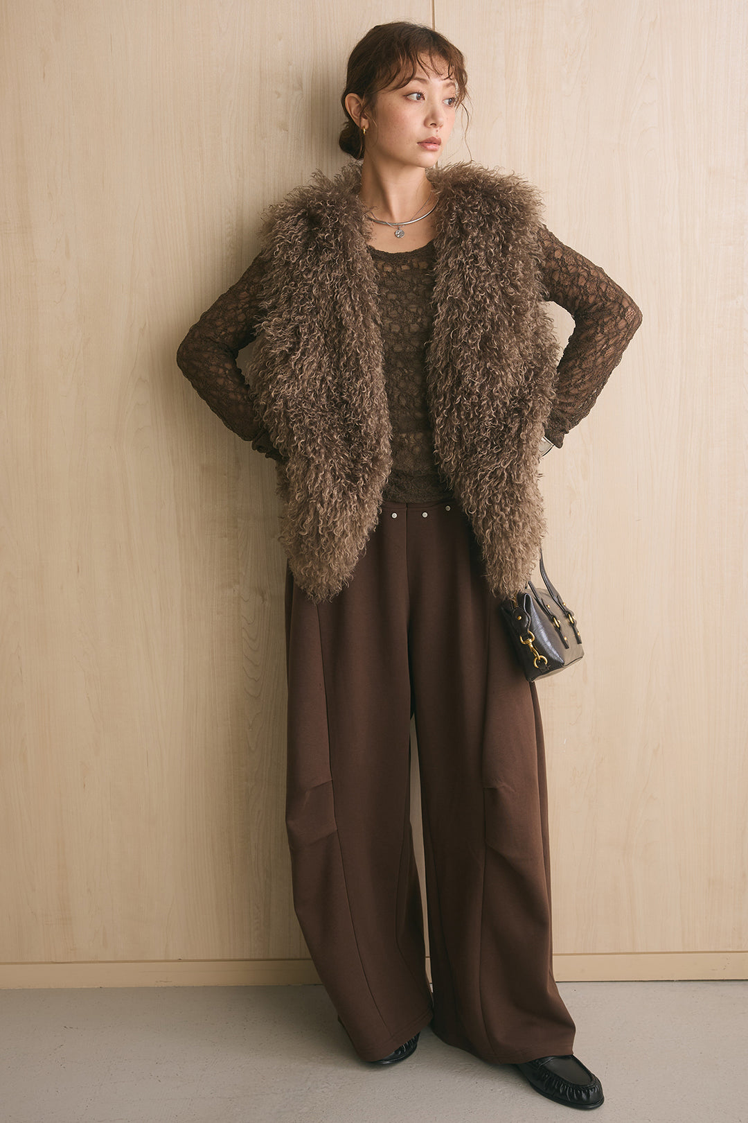 [SET]ロングシャギーファーベスト+スタッズ付きニーサイドタックスウェットパンツ(2set)