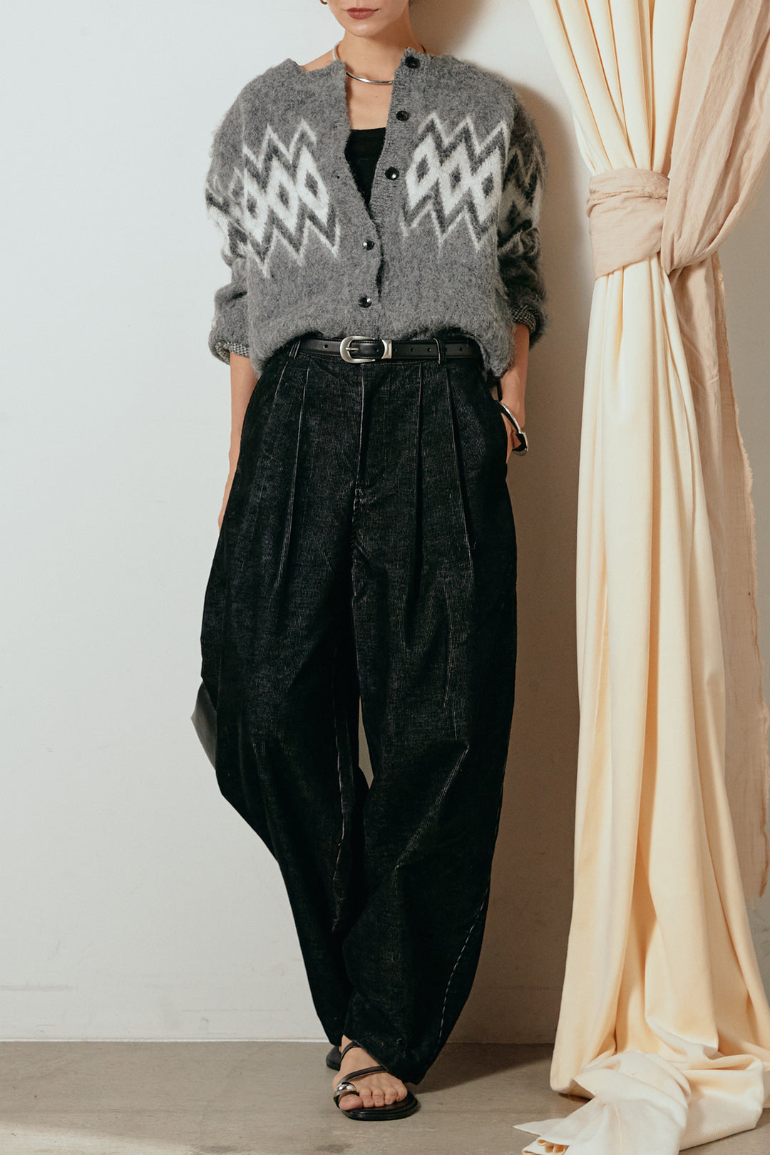 [SET]起毛ノルディック柄ニットカーディガン+フロントタック入りコーデュロイパンツ(2set)