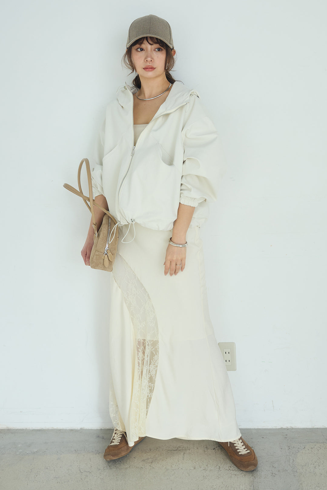 [SET]ネック裾絞りブルゾンアウター+刺繍レースデザインサテンスカート(2set)