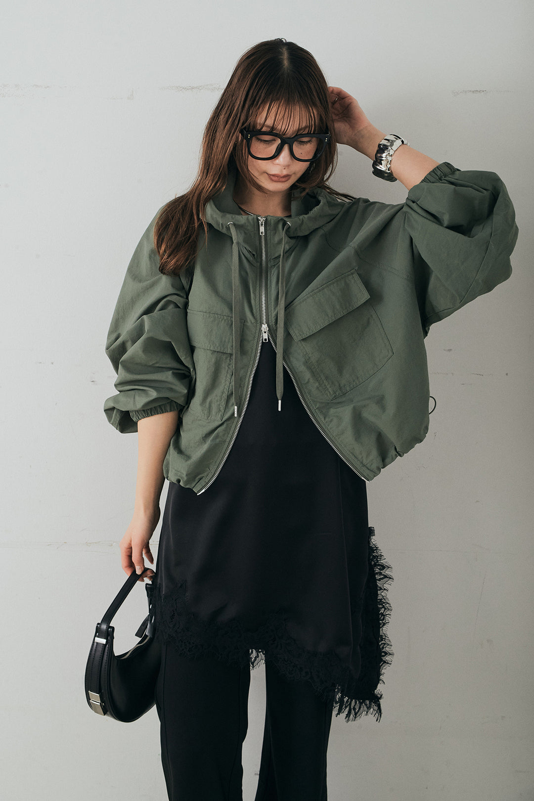 [SET]ナイロンボリュームWジップパーカーブルゾン+サテンレースアシメキャミ+細編みベルト付きパンツ+サテンレースアシメキャミ(3set)