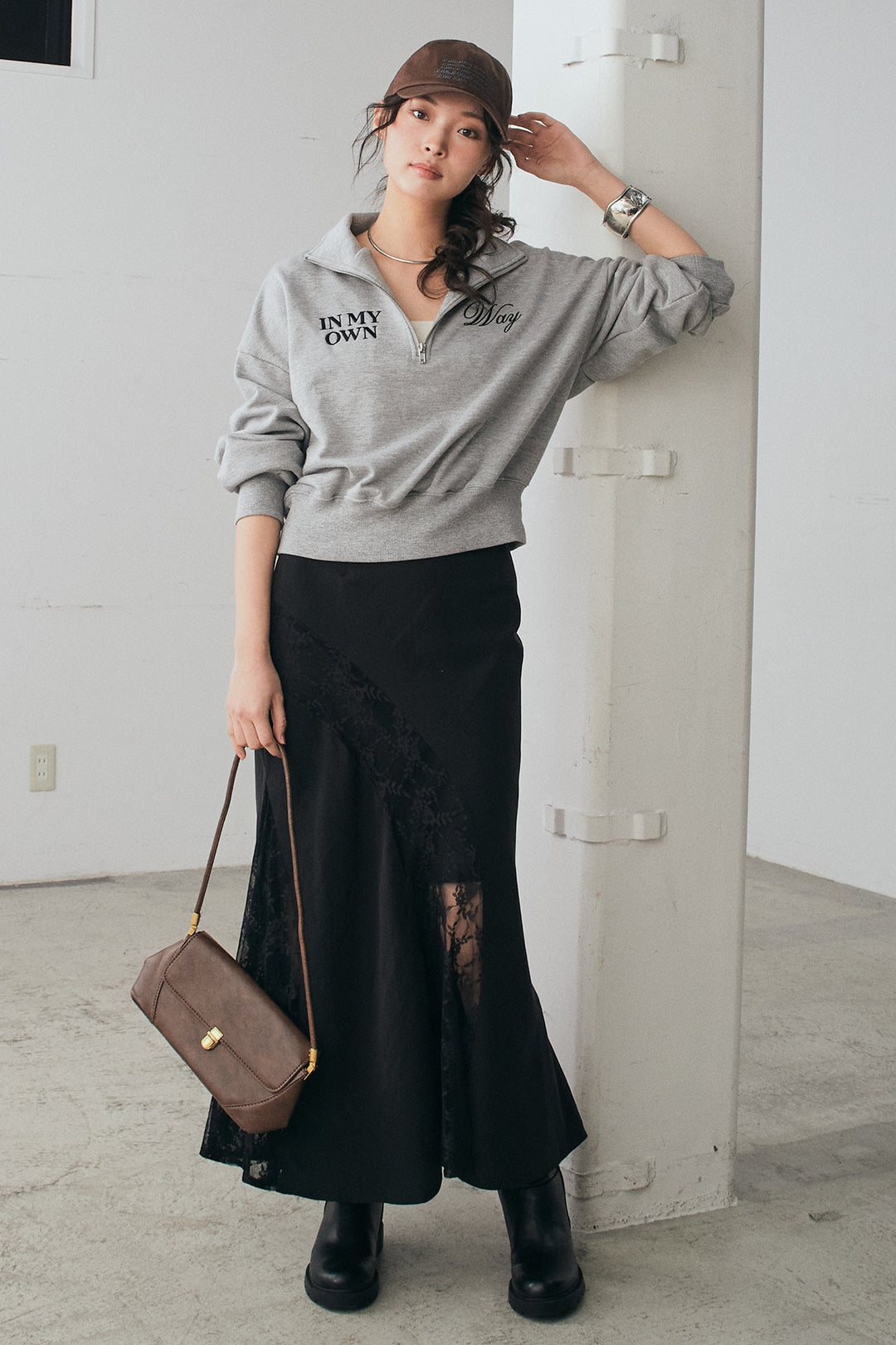 [SET]裏毛ロゴ刺繍ハーフZIPスウェット+刺繍レースデザインサテンスカート(2set)