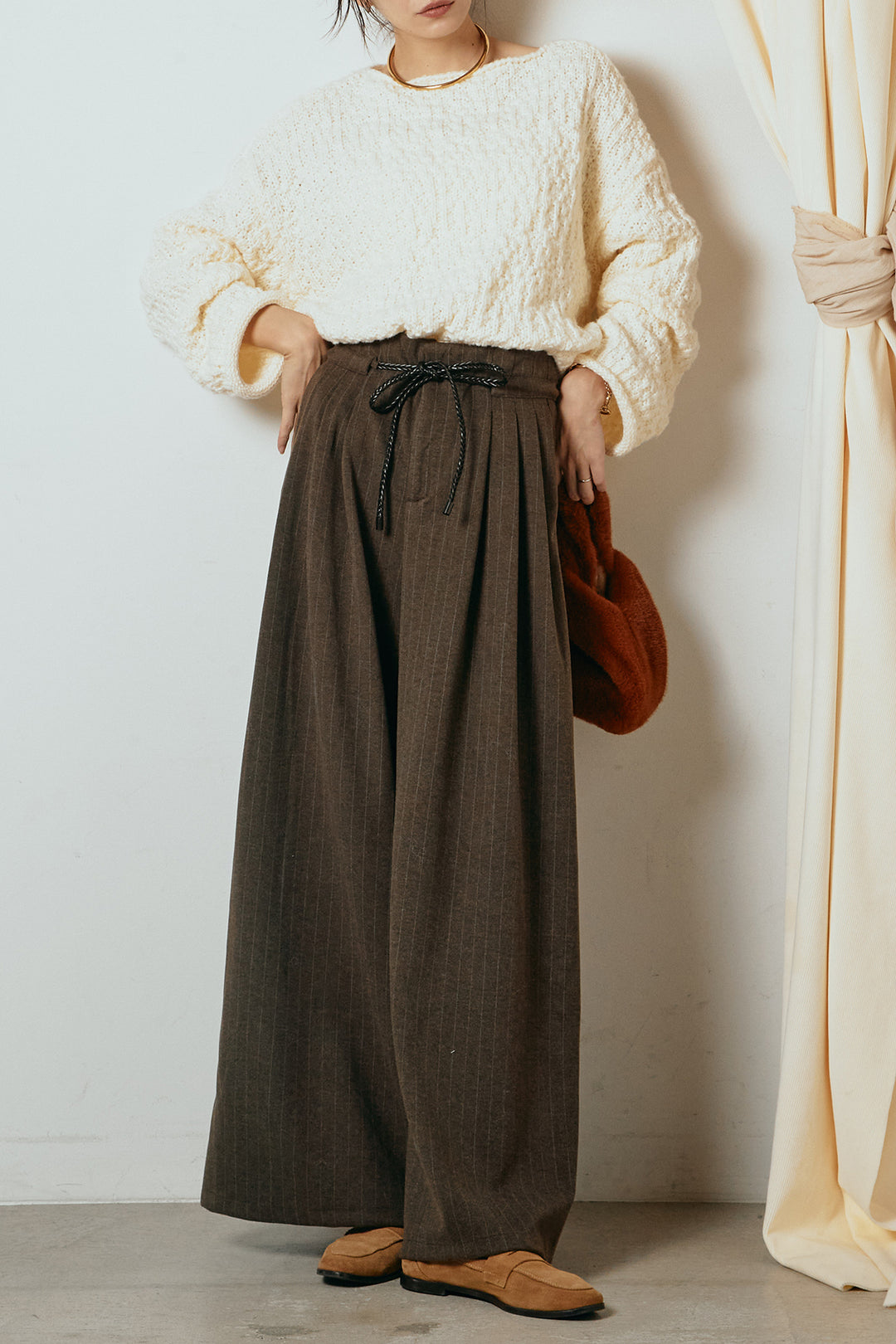 [SET]ボリューム編みニットプルオーバー+編みベルト付きピンストライプワイドパンツ(2set)