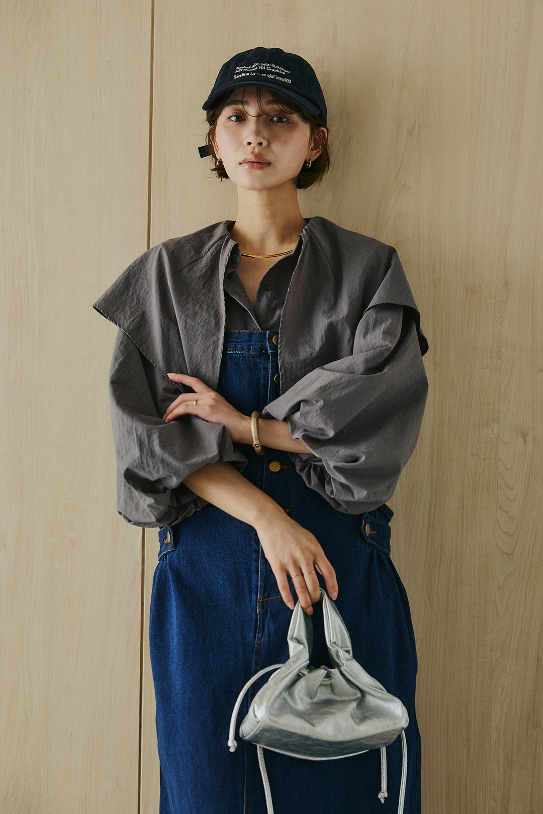 [SET]ケープカラーナイロンブラウス+配色ショルダーデニムサロペットスカート(2set)