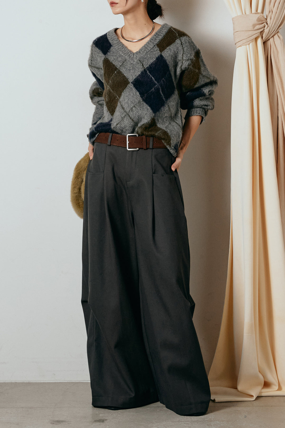 [SET]アクリルモヘアアーガイルVネックプルオーバー+太ベルト付きタックデザインワイドパンツ(2set)