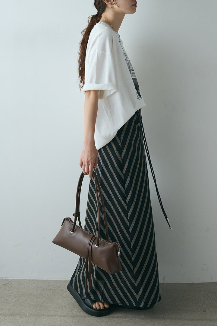 [SET]ニュースペーパーグラフィックTシャツ+ベルト付き斜めライン柄スカート(2set)