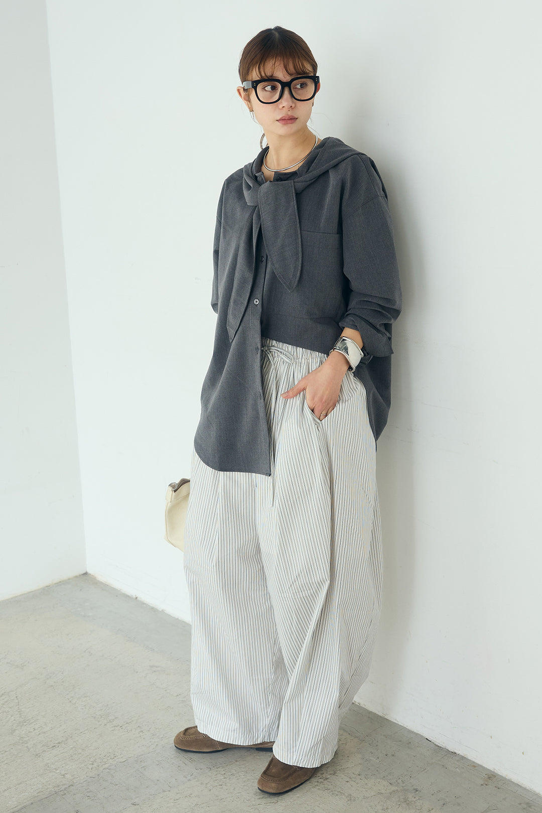 [SET]無地タイ付フーディーBIGシャツ+ランダムストライプタックギャザーパンツ(2set)