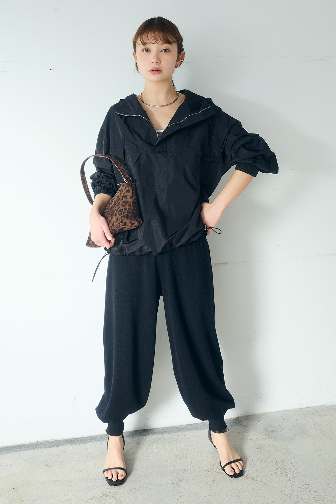 [SET]ナイロンフーディーブルゾンアウター+裾絞りリブニットパンツ(2set)