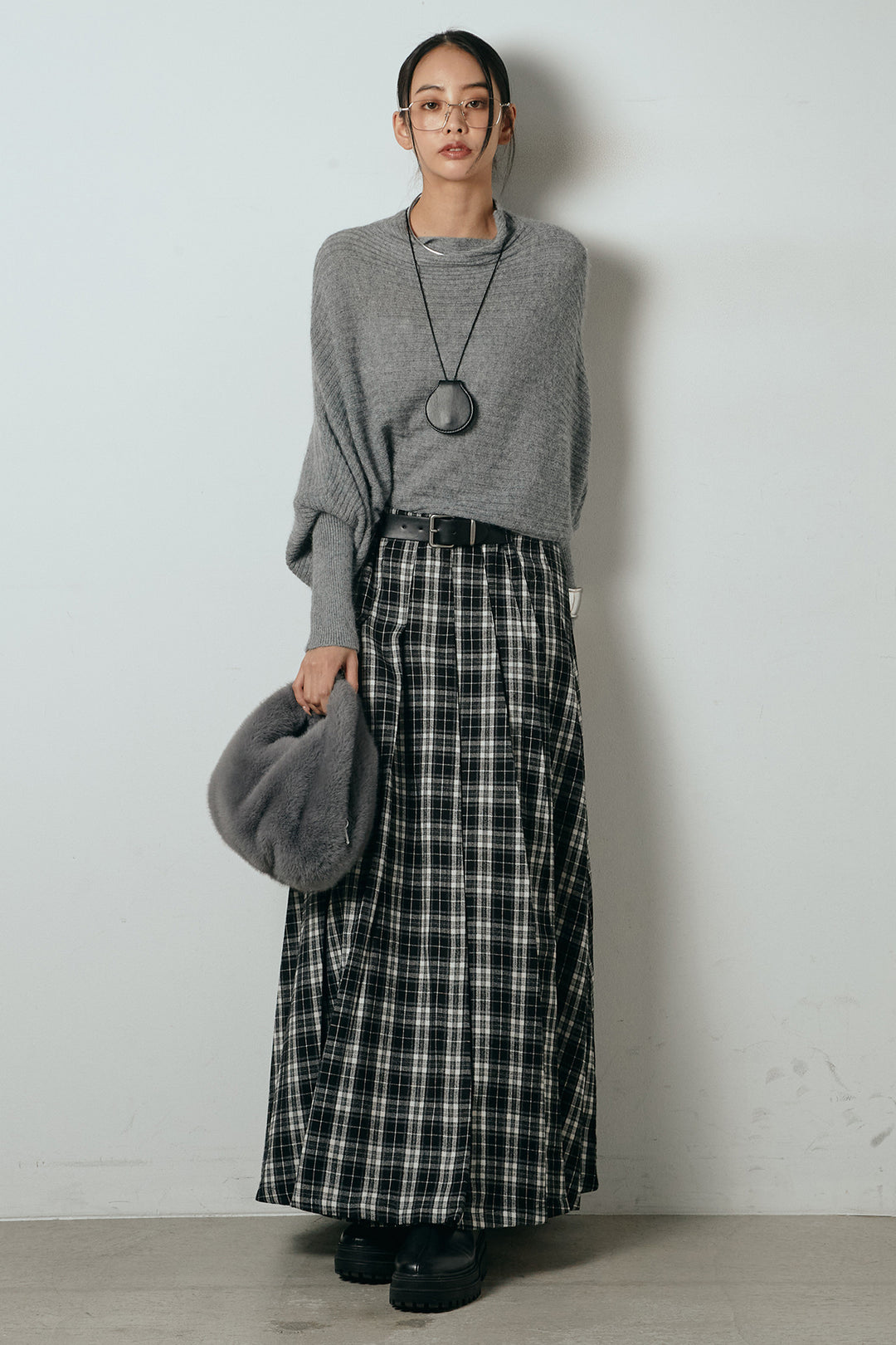 [SET]ポンチョシルエット透かしニットトップス+ベルト付きタータンチェックプリーツスカート(2set)