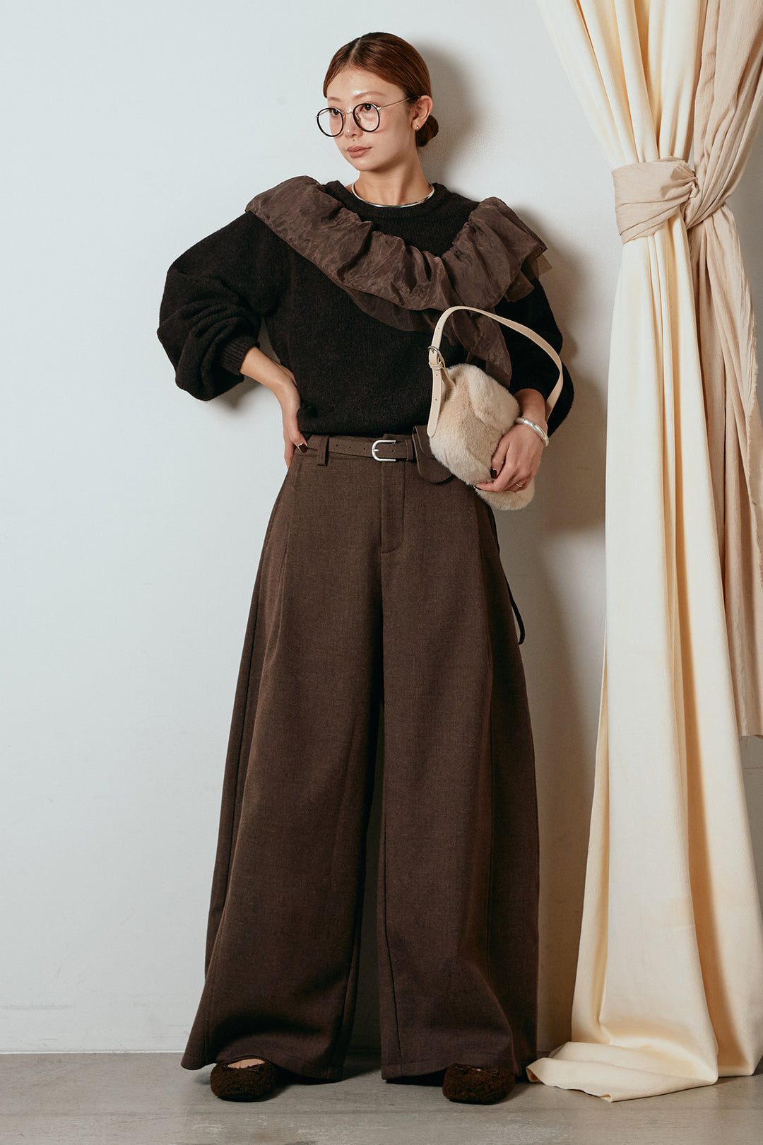 [SET]アシンメトリーフリルニットトップス+ポーチベルト付きカーブパンツ(2set)