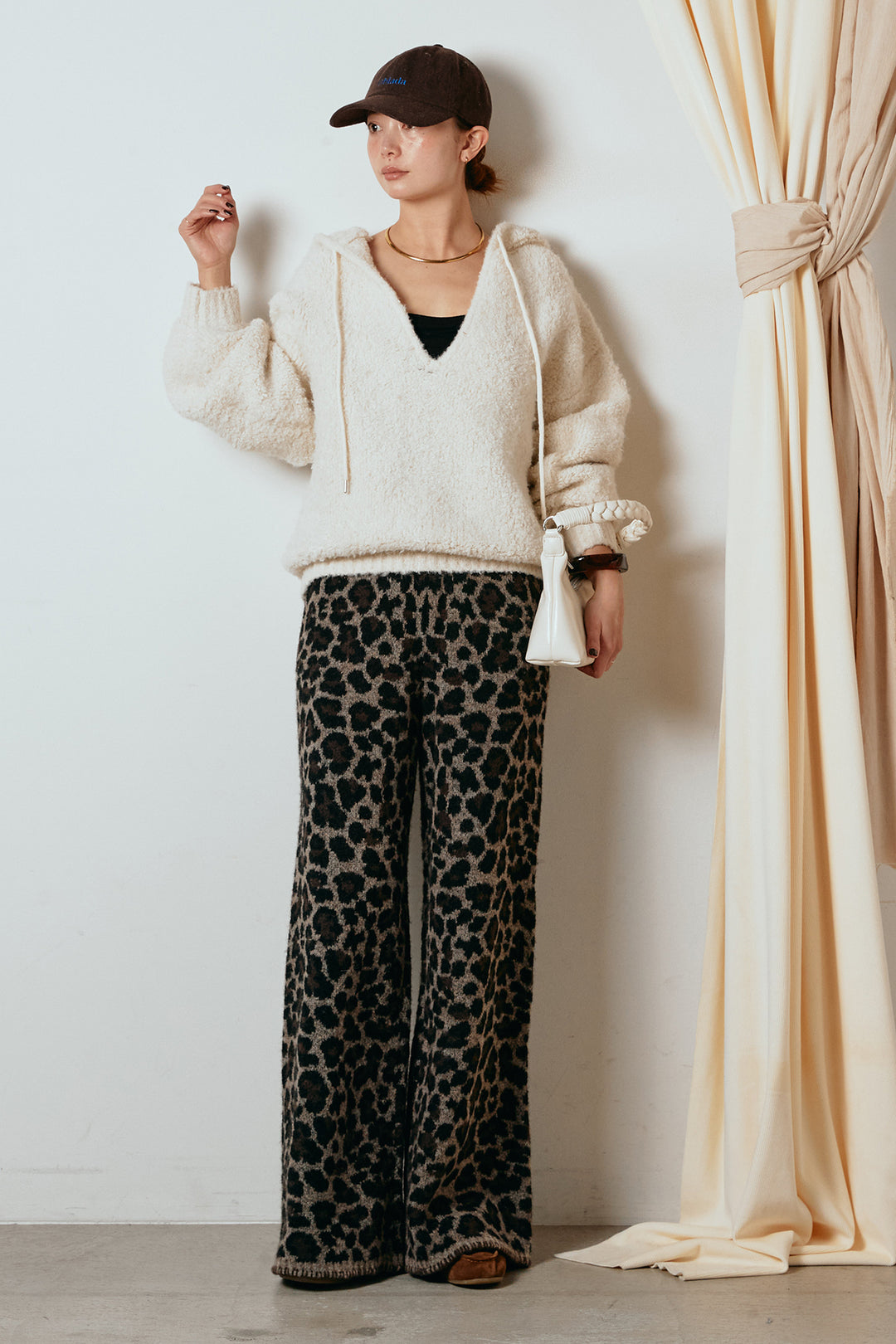 [SET]ブークレキーネックプルオーバー+リラックスレオパード柄ニットパンツ(2set)