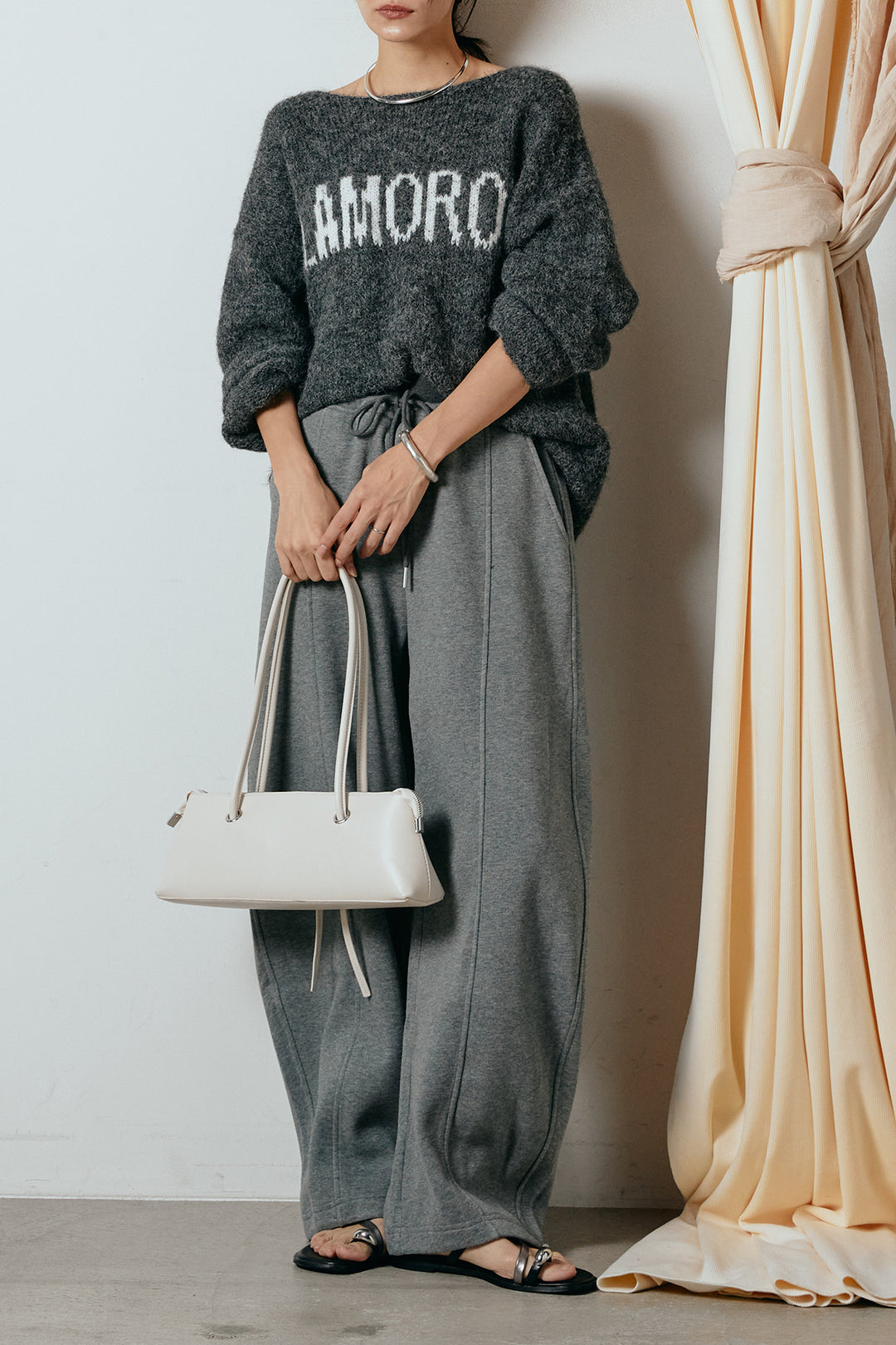 [SET]フロントロゴデザインニットトップス+スウェットワイドカーブパンツ(2set)