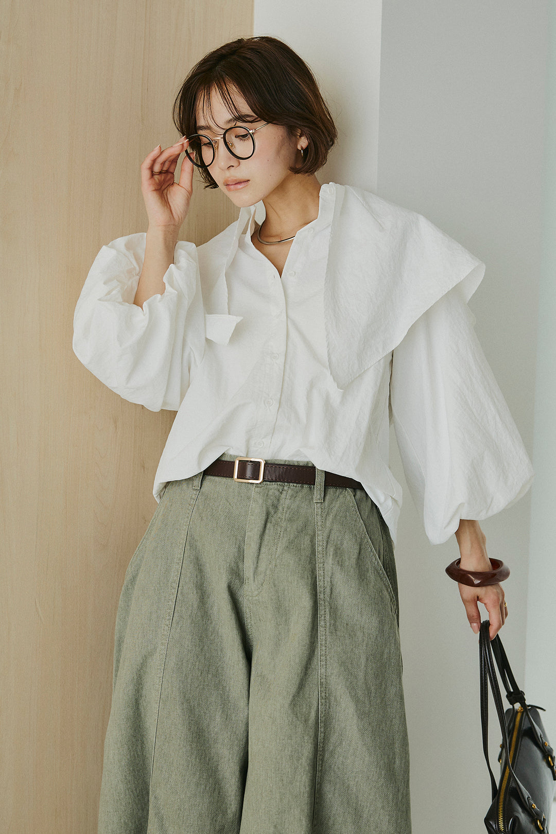 [SET]ケープカラーナイロンブラウス+サイドベルトカーブワイドパンツ(2set)