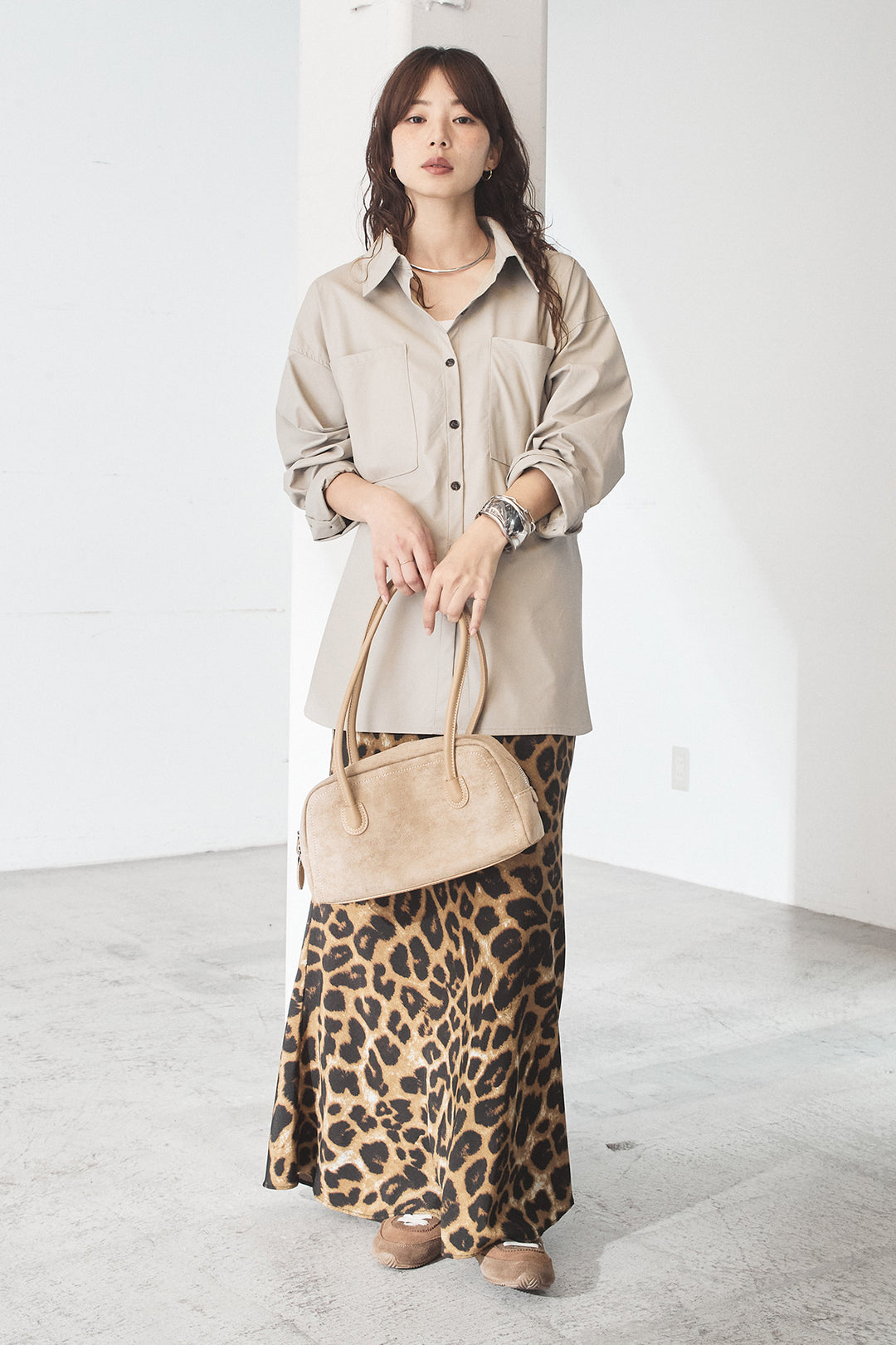 [SET]ウォッシャブルエコレザービックカフスシャツ+レオパードサテンナロースカート(2set)