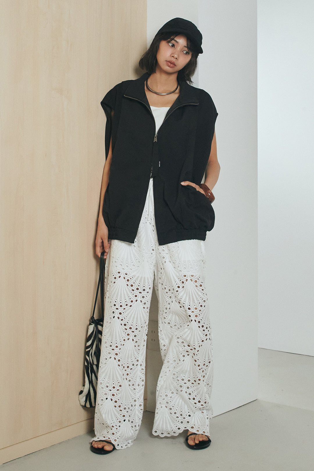 [SET]ショルダー切替スタンドネックジップベスト+レース刺繍リラックスパンツ(2set)