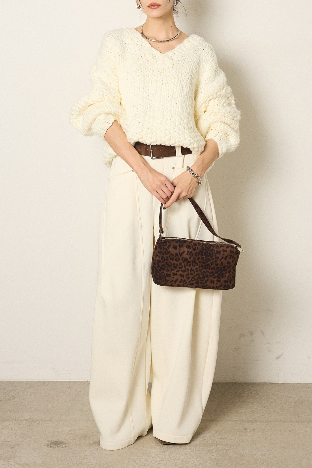 [SET]Vネックハンド編みニットトップス+太ベルト付きスウェットワイドカーブパンツ(2set)