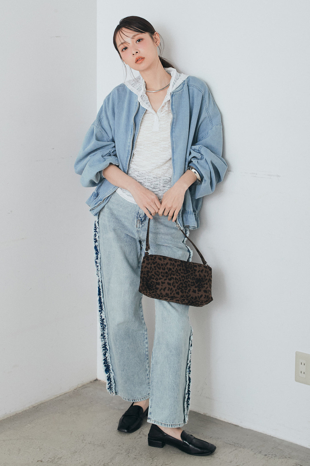 [SET]袖シャーリング裾フリルデニムブルゾン+デニムサイドフリルパンツ+ストレッチレースフーディサムホールプルオーバー(3set)