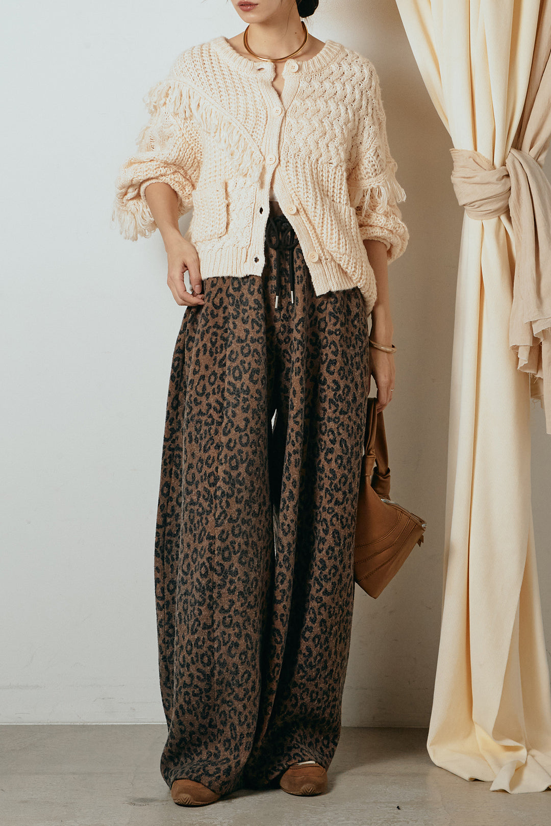 [SET]ランダムフリンジニットカーディガン+リラックスレオパード柄ワイドパンツ(2set)