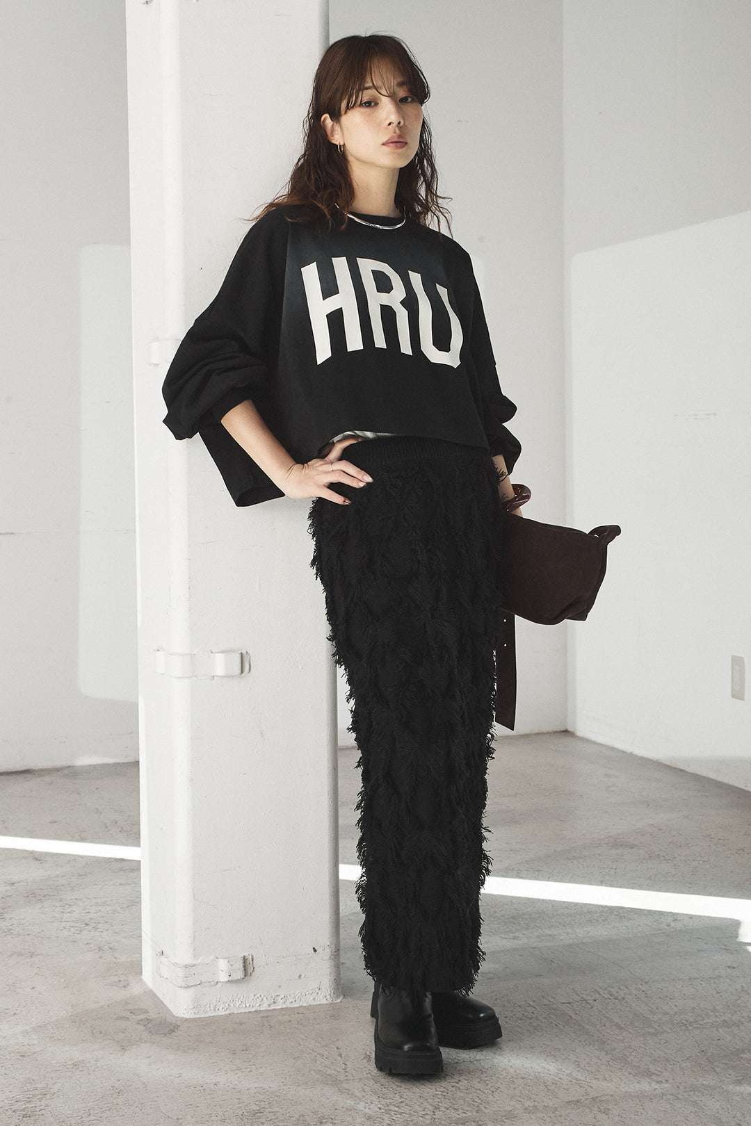 [SET]ビッグロゴHRU袖ボリュームトップス+カットフリンジニットタイトスカート(2set)