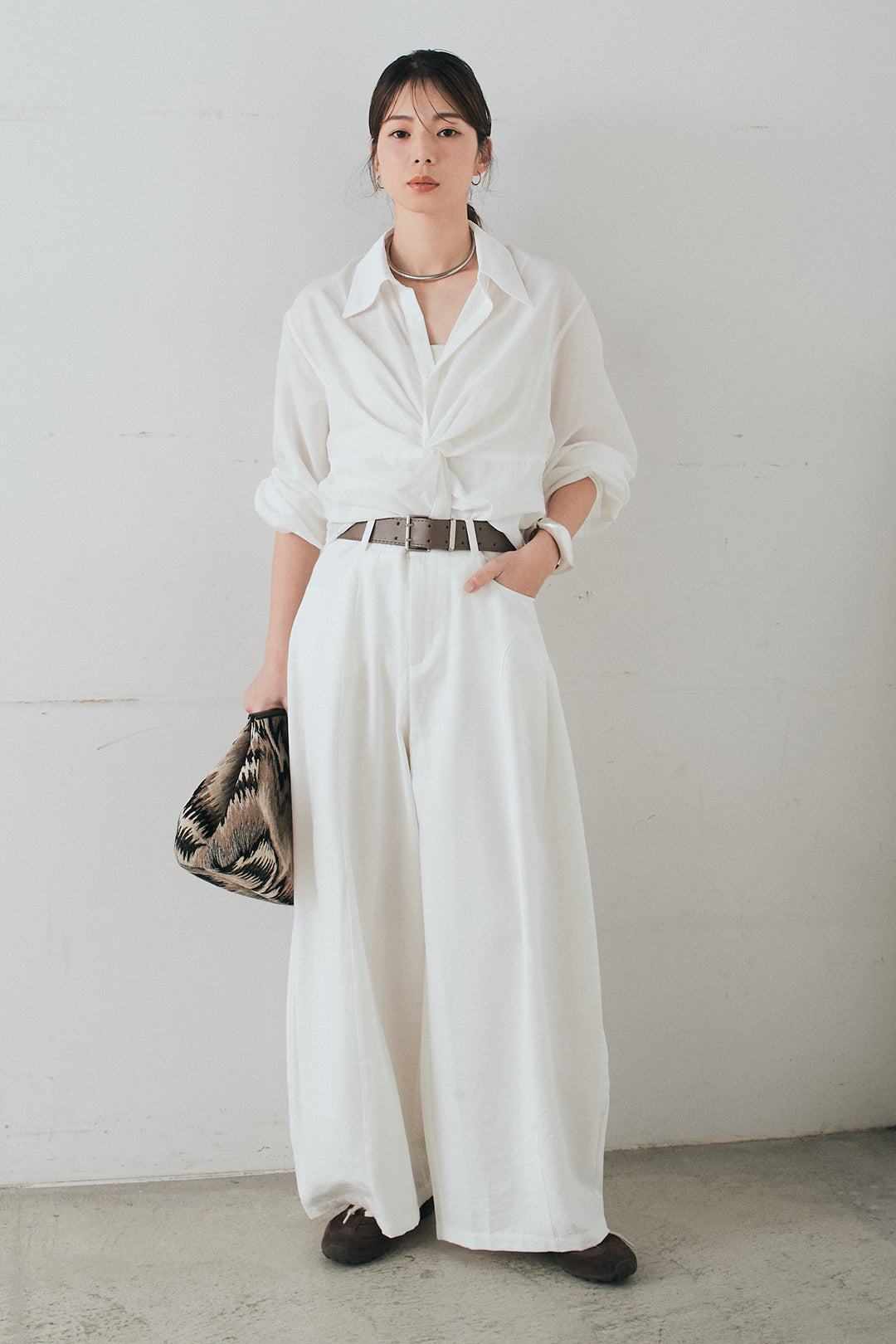 [SET]裾巻きツイストデザインシャツ+ベルト付きサイドタックワイドパンツ(2set)