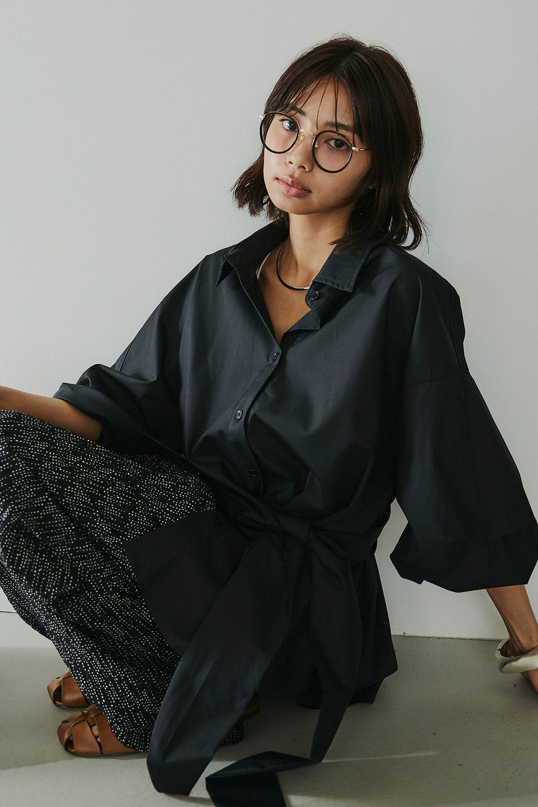 [SET]襟付き巻きデザインシャツ+シアーランダムドットラフパンツ(2set)