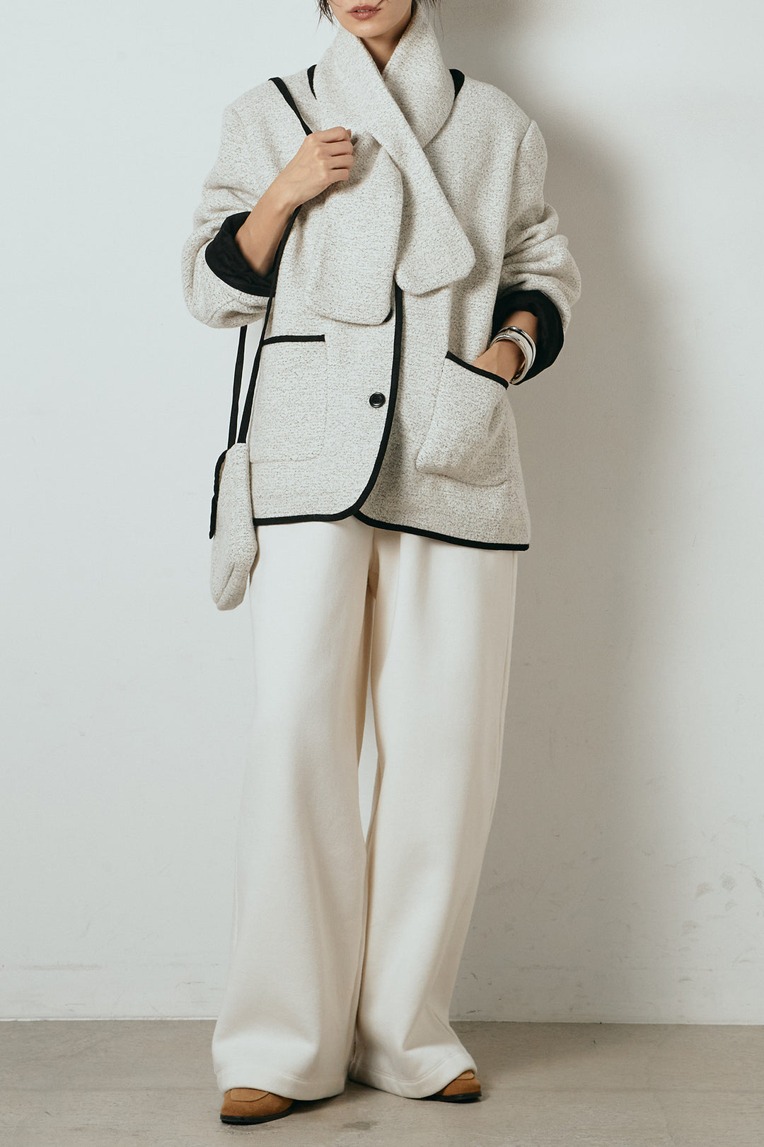 [SET]ノーカラーマフラーバッグ付きアウター+裏起毛スウェットワイドパンツ(2set)