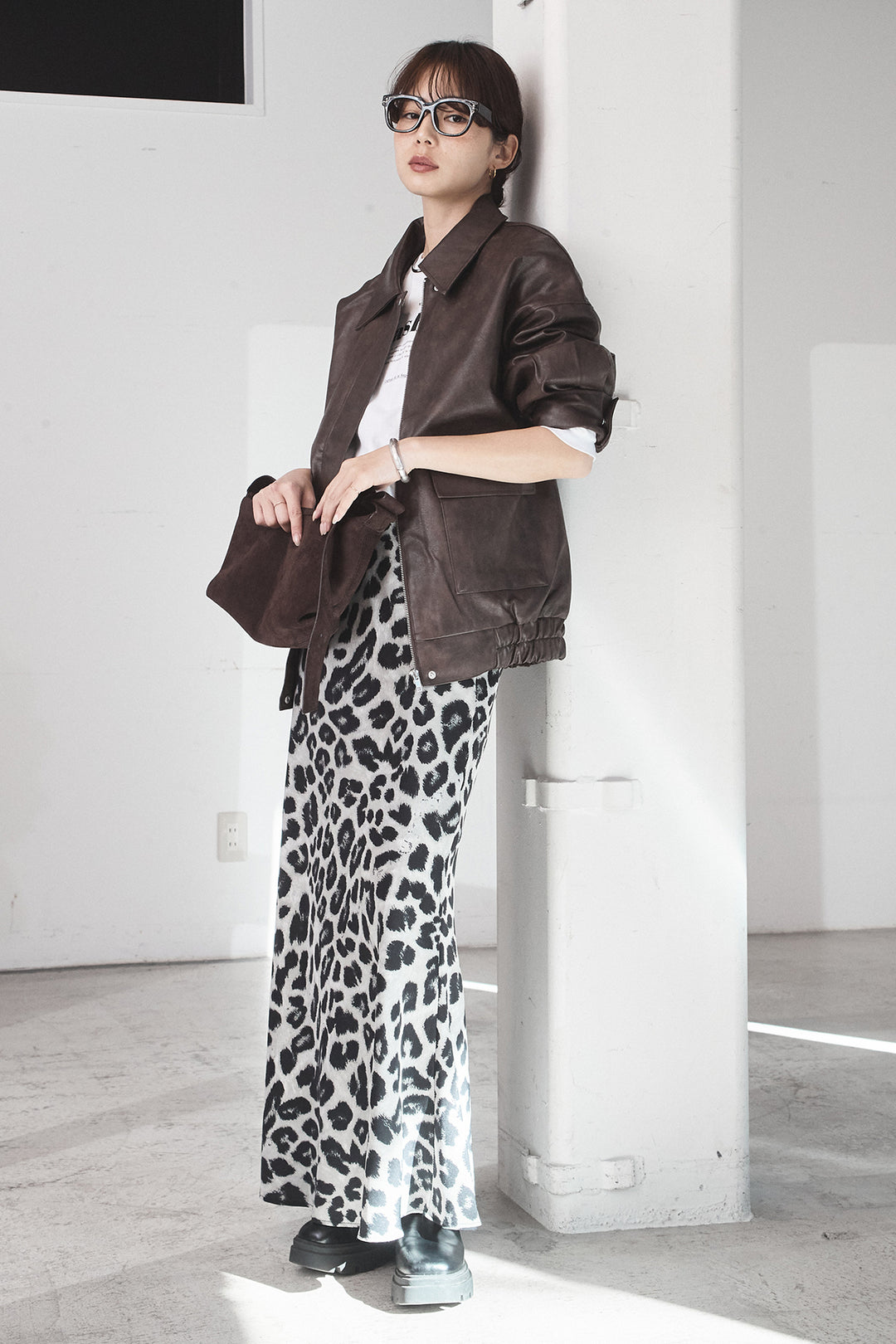 [SET]レザーライクオーバーサイズブルゾン+レオパードサテンナロースカート(2set)