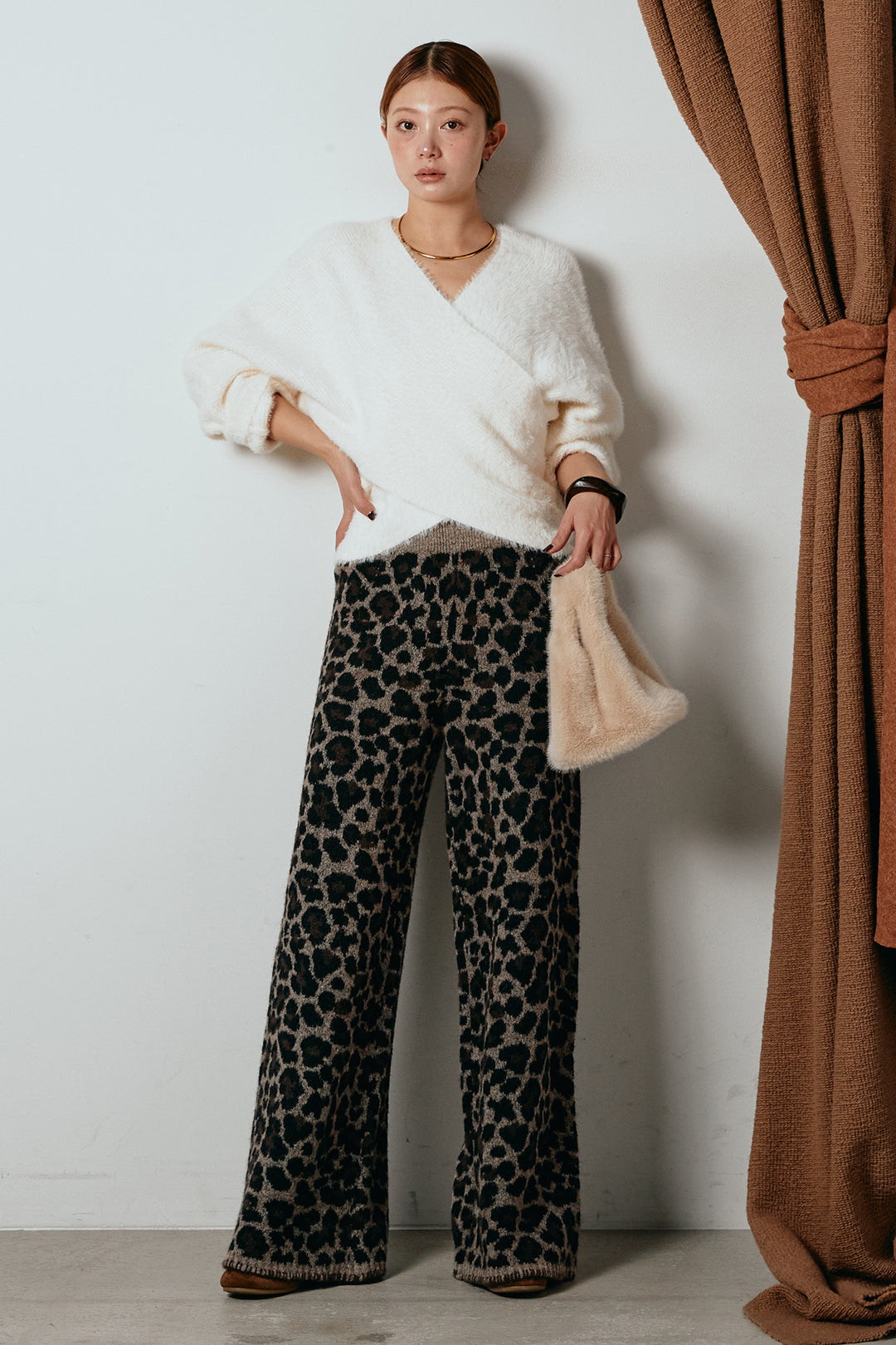 [SET]シャギーカシュクールニットトップス+リラックスレオパード柄ニットパンツ(2set)