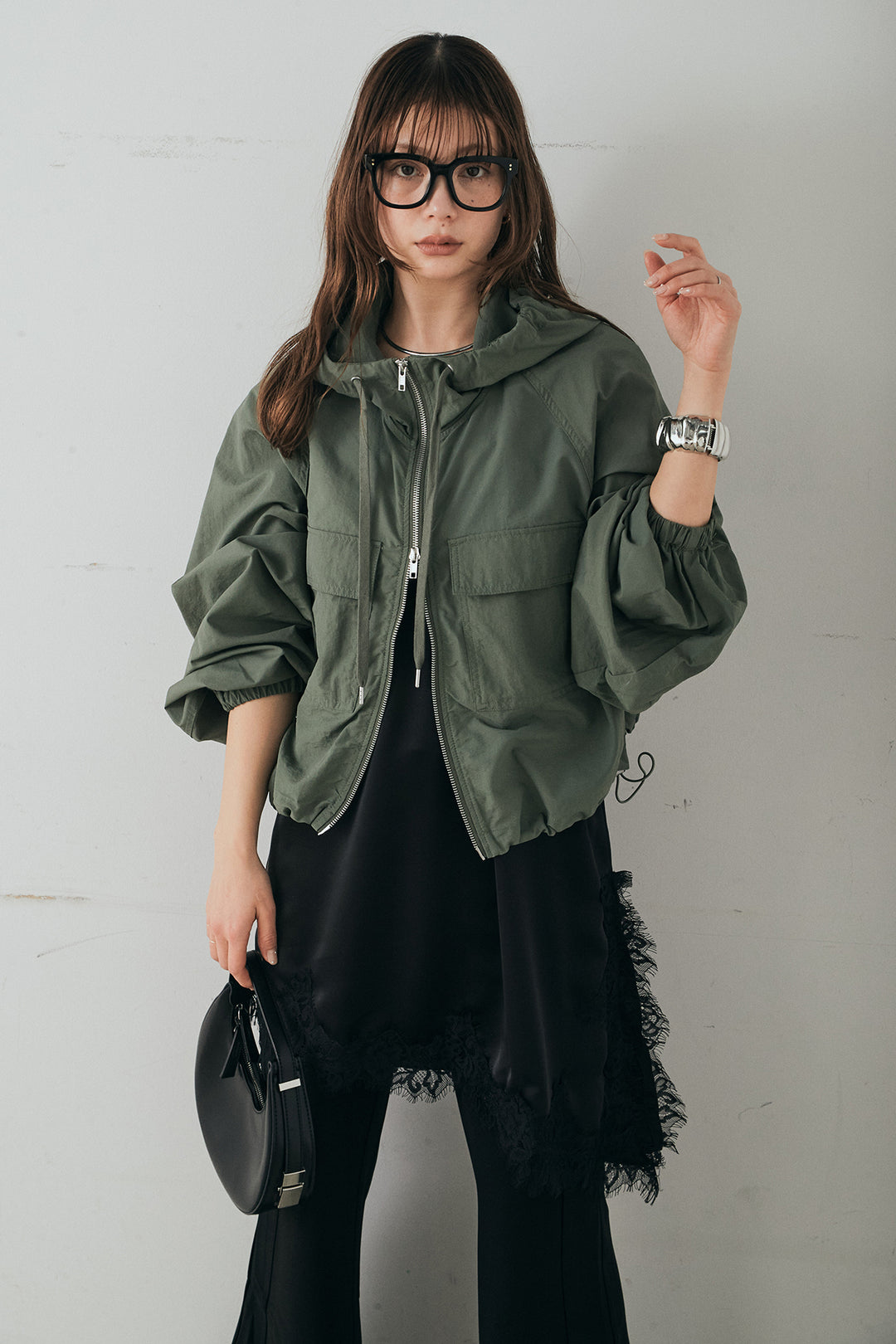 [SET]ナイロンボリュームWジップパーカーブルゾン+サテンレースアシメキャミ+細編みベルト付きパンツ+サテンレースアシメキャミ(3set)