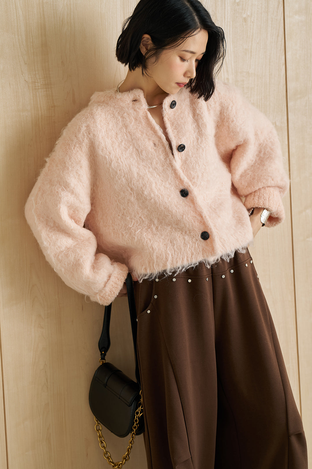 [SET]エアリーシャギークルーカーデ+スタッズ付きニーサイドタックスウェットパンツ(2set)