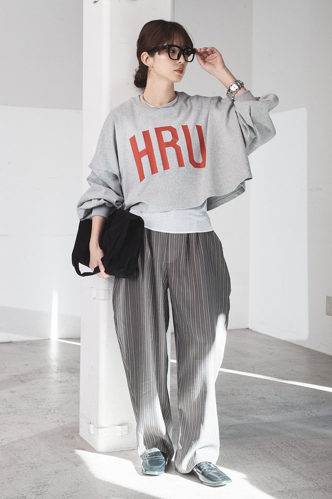 [SET]ビッグロゴHRU袖ボリュームトップス+リブシアークルーネック長袖トップス+ヘリンボーンストライプツータックパンツ(3set)