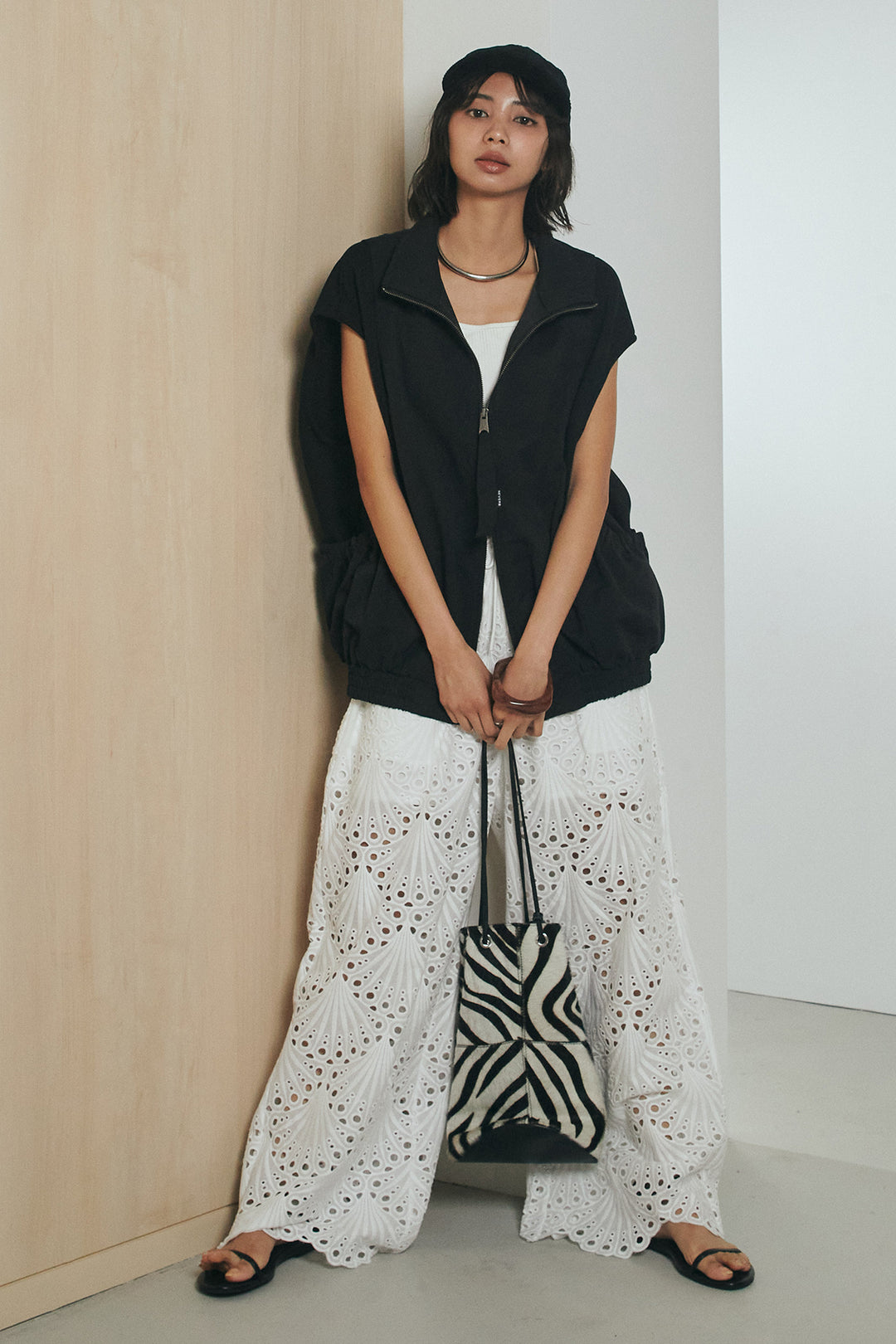 [SET]ショルダー切替スタンドネックジップベスト+レース刺繍リラックスパンツ(2set)