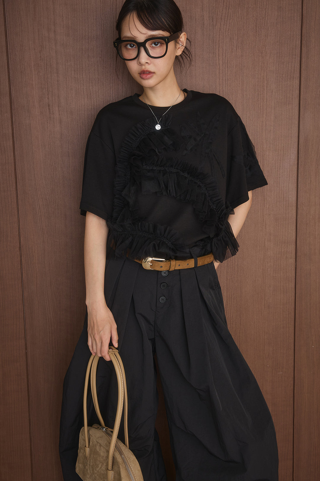 [SET]チュールモチーフデザインTシャツ+ボタンデザインニーサイドタックパンツ(2set)