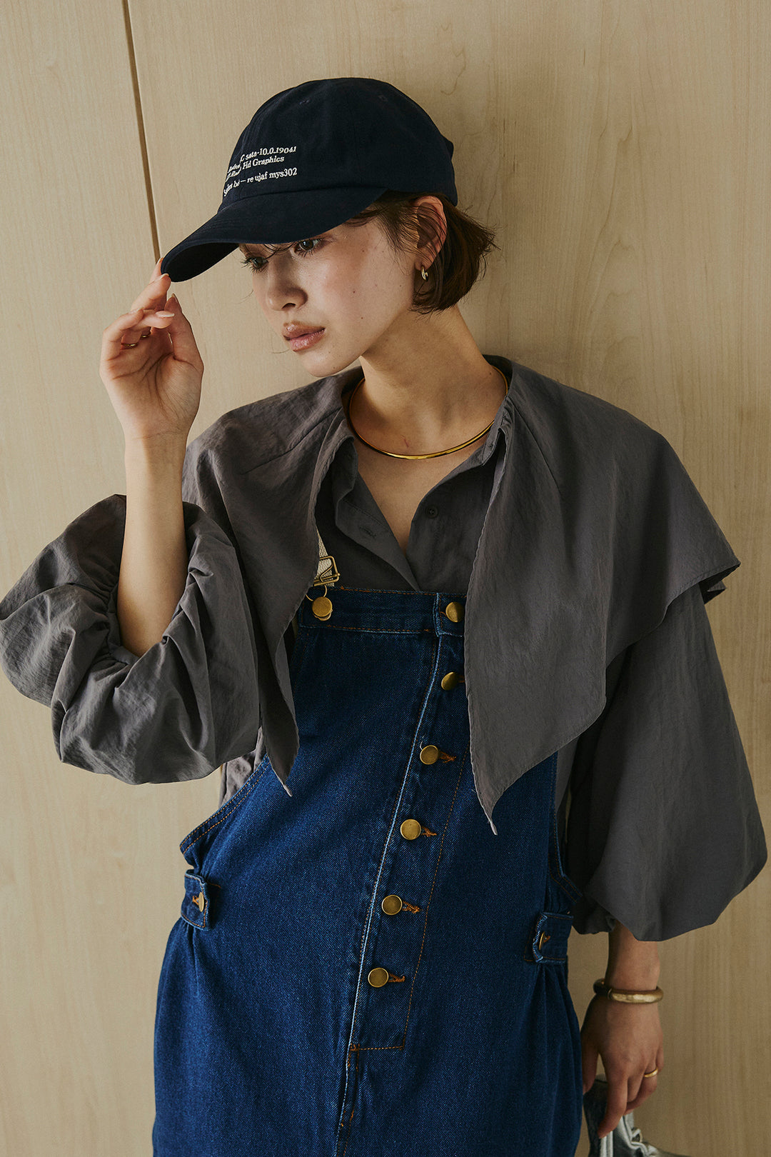 [SET]ケープカラーナイロンブラウス+配色ショルダーデニムサロペットスカート(2set)