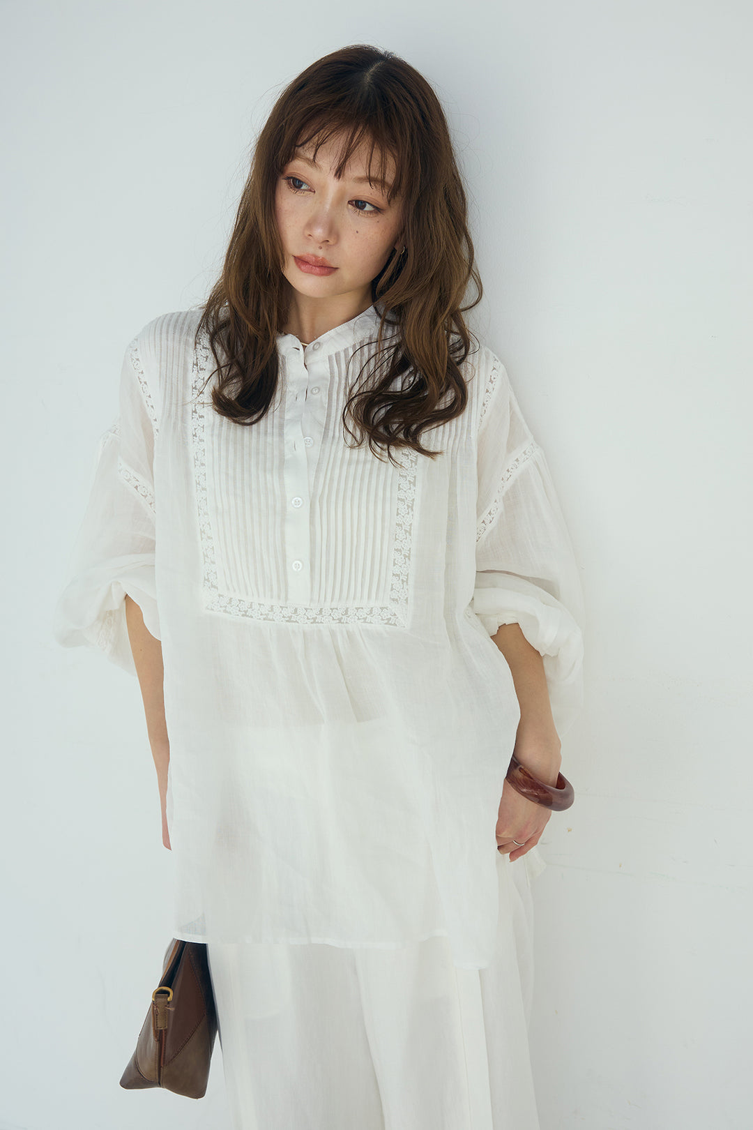 [SET]レース刺繍ラインバンドカラーシャツ+リネン混サイドベルトパンツ(2set)