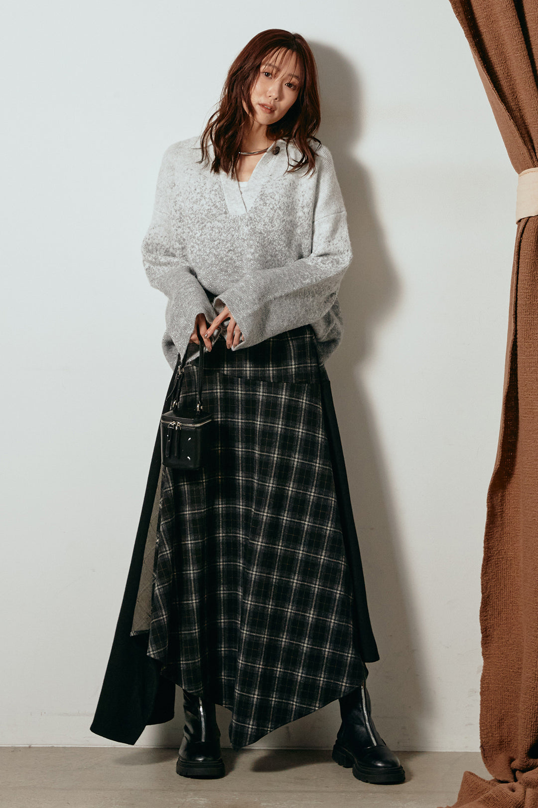 [SET]グラデーションラメニットキーネックプルオーバー+フェイクレザーベルト付き切り替えタータンチェックスカート(2set)
