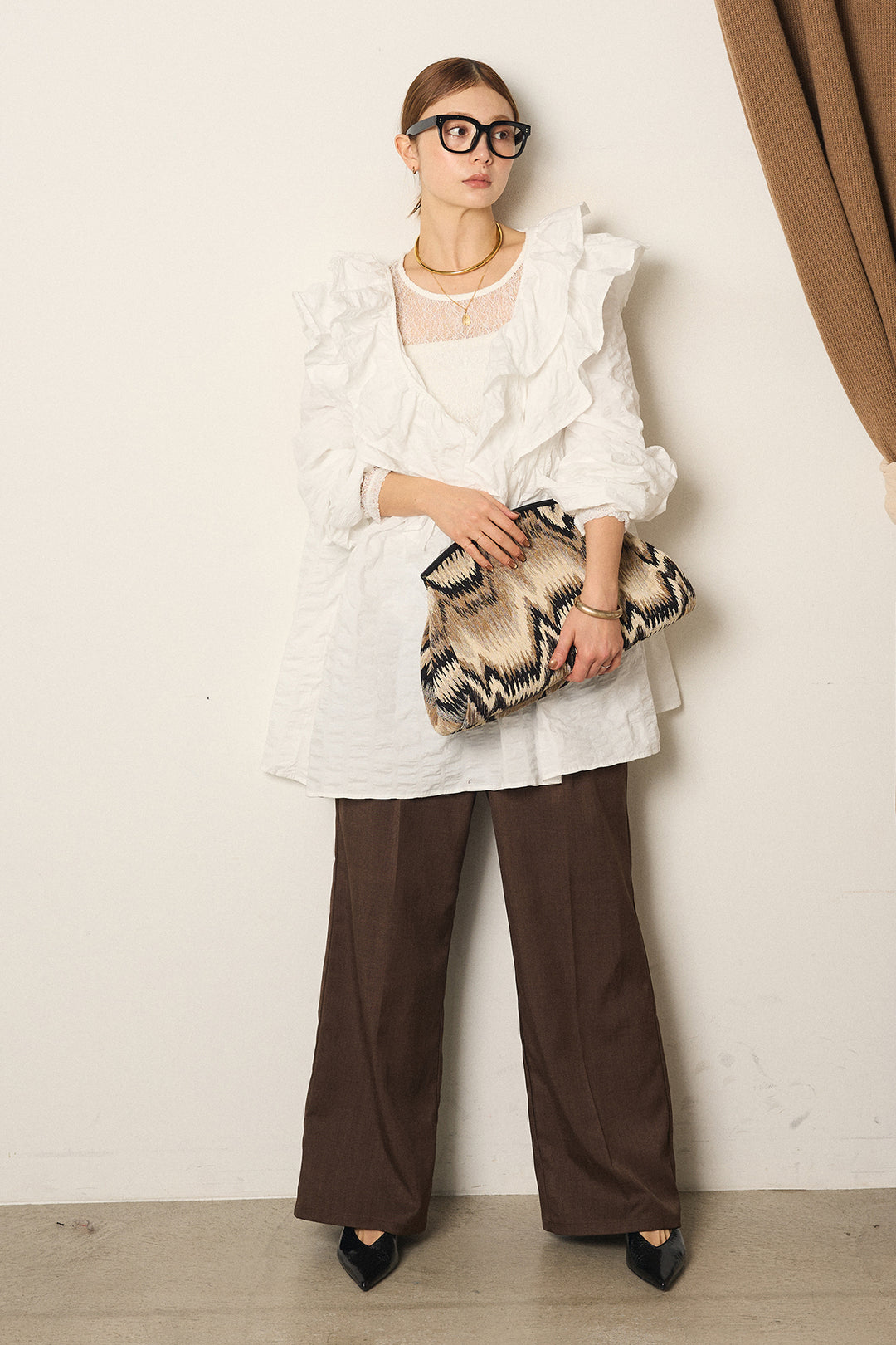 [SET]Vネックフリルカラーブラウス+ツイルスプリングカラータックパンツ+ストレッチレースクルーネックインナー(3set)