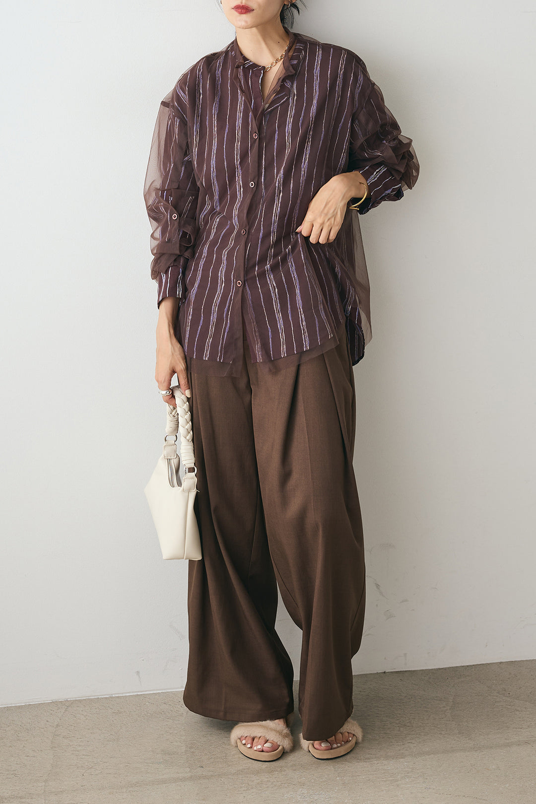 [SET]バンドカラー手書き風ライン柄シャツ+バンドカラー重ねシアーシャツ+フェイクレザーベルトセンタータックパンツ(3set)
