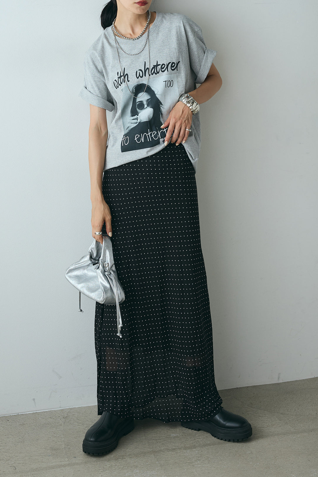 [SET]モノトーンフォトプリントTシャツ+マルチ柄シアースカート(2set)