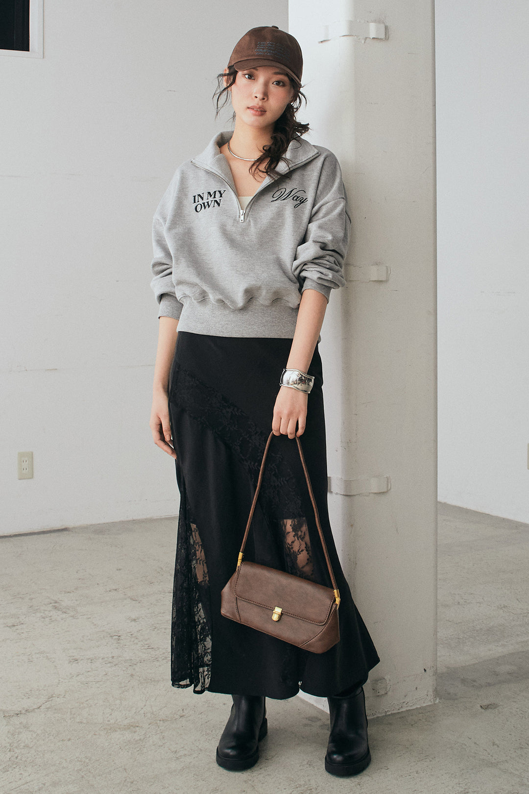 [SET]裏毛ロゴ刺繍ハーフZIPスウェット+刺繍レースデザインサテンスカート(2set)