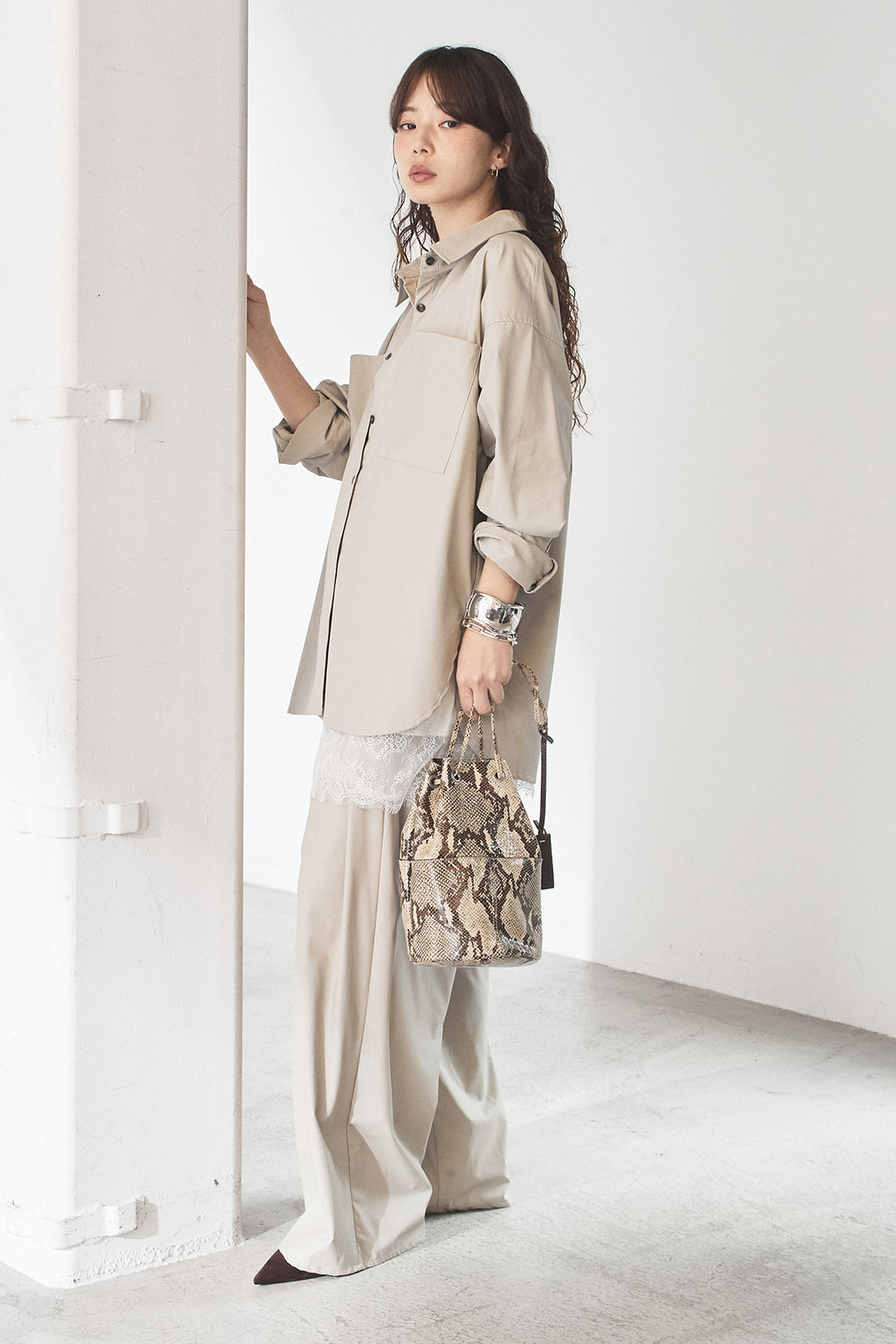 [SET]ウォッシャブルエコレザービックカフスシャツ+ウォッシャブルエコレザータックパンツ(2set)