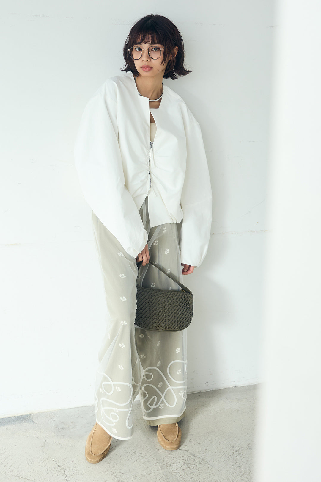 [SET]ノーカラーフロントギャザージップアウター+花柄刺繍ツイルタックパンツ+ニュアンスウェーブ刺繍シアーチュールパンツ(3set)